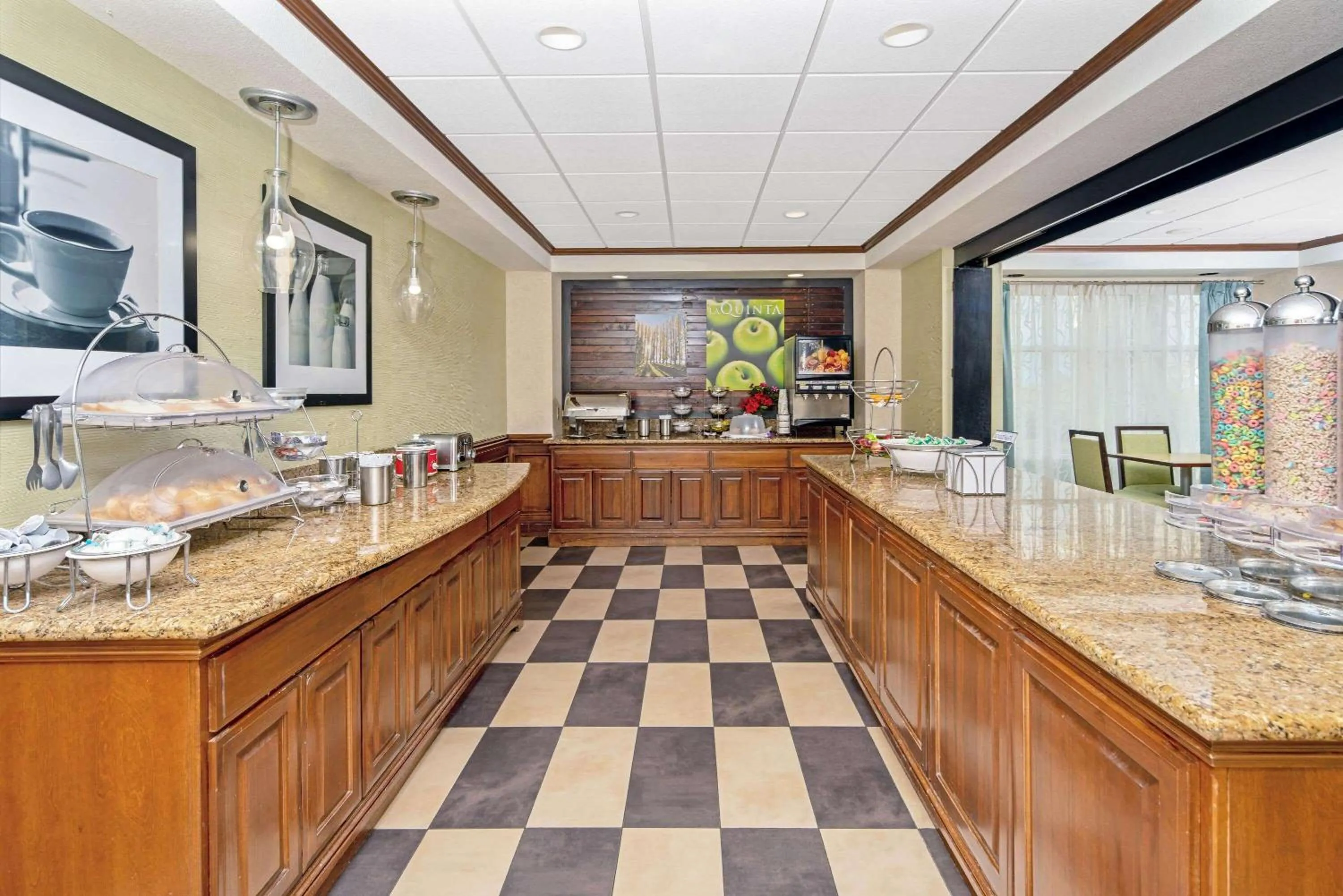 Restaurant/places to eat in La Quinta by Wyndham Corpus Christi-N Padre Isl.