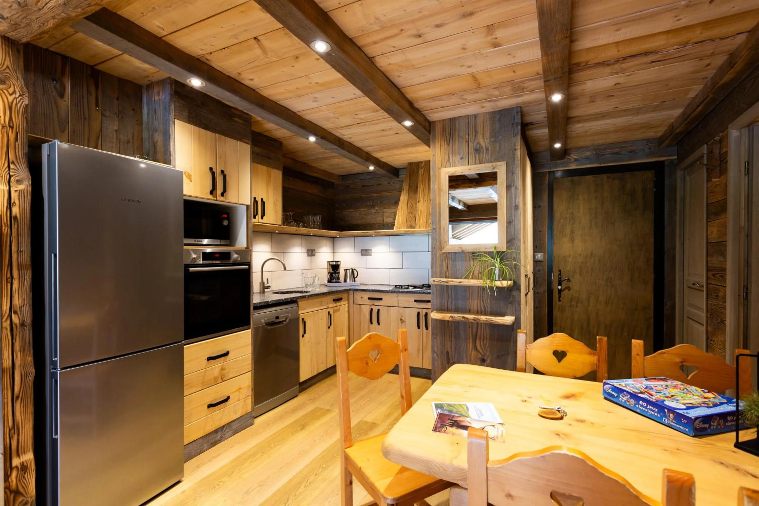 Kitchen or kitchenette in Le Couarôge Chalets et Appartements