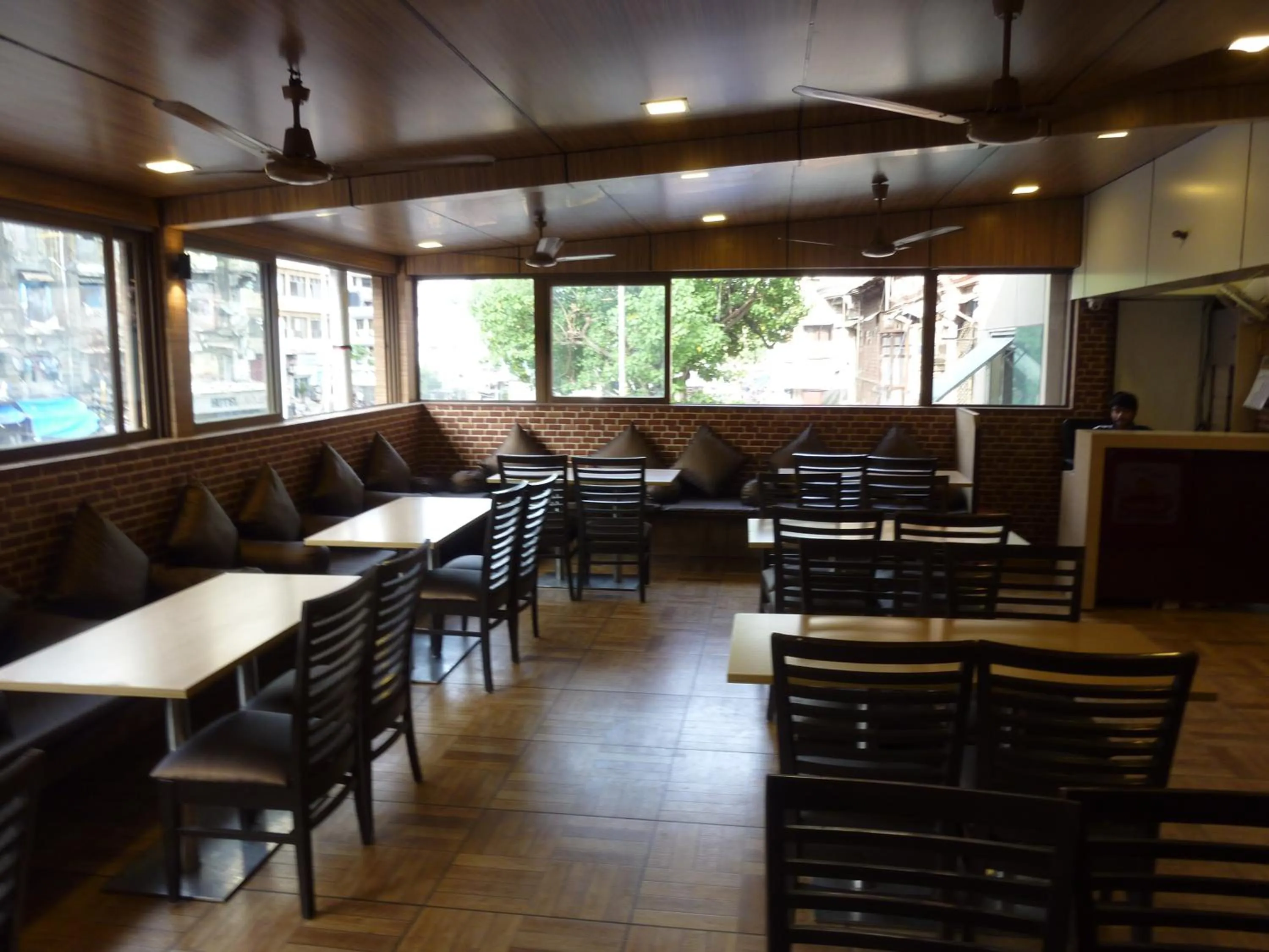 Restaurant/places to eat in Hotel Orient Palace