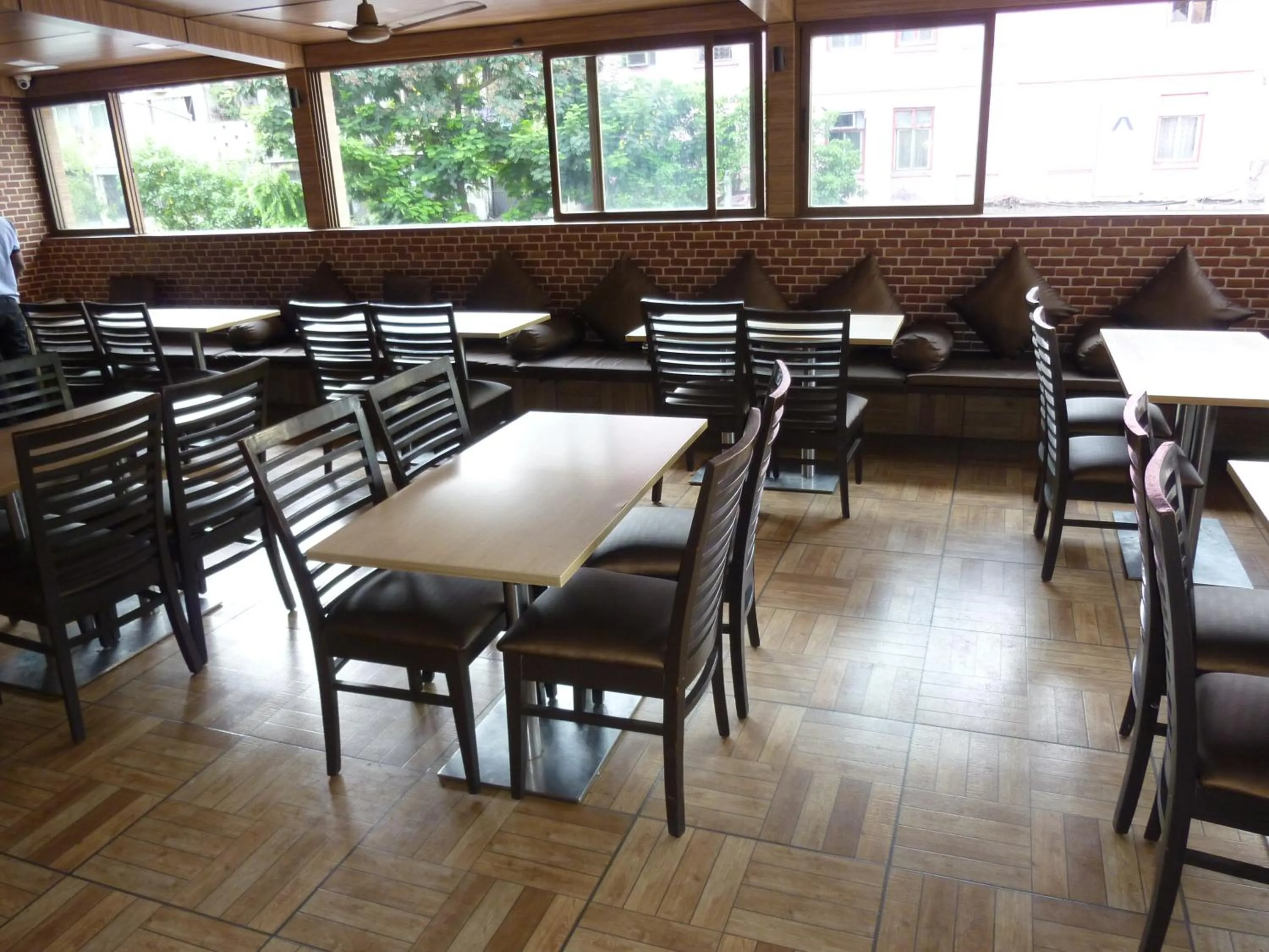 Restaurant/places to eat in Hotel Orient Palace