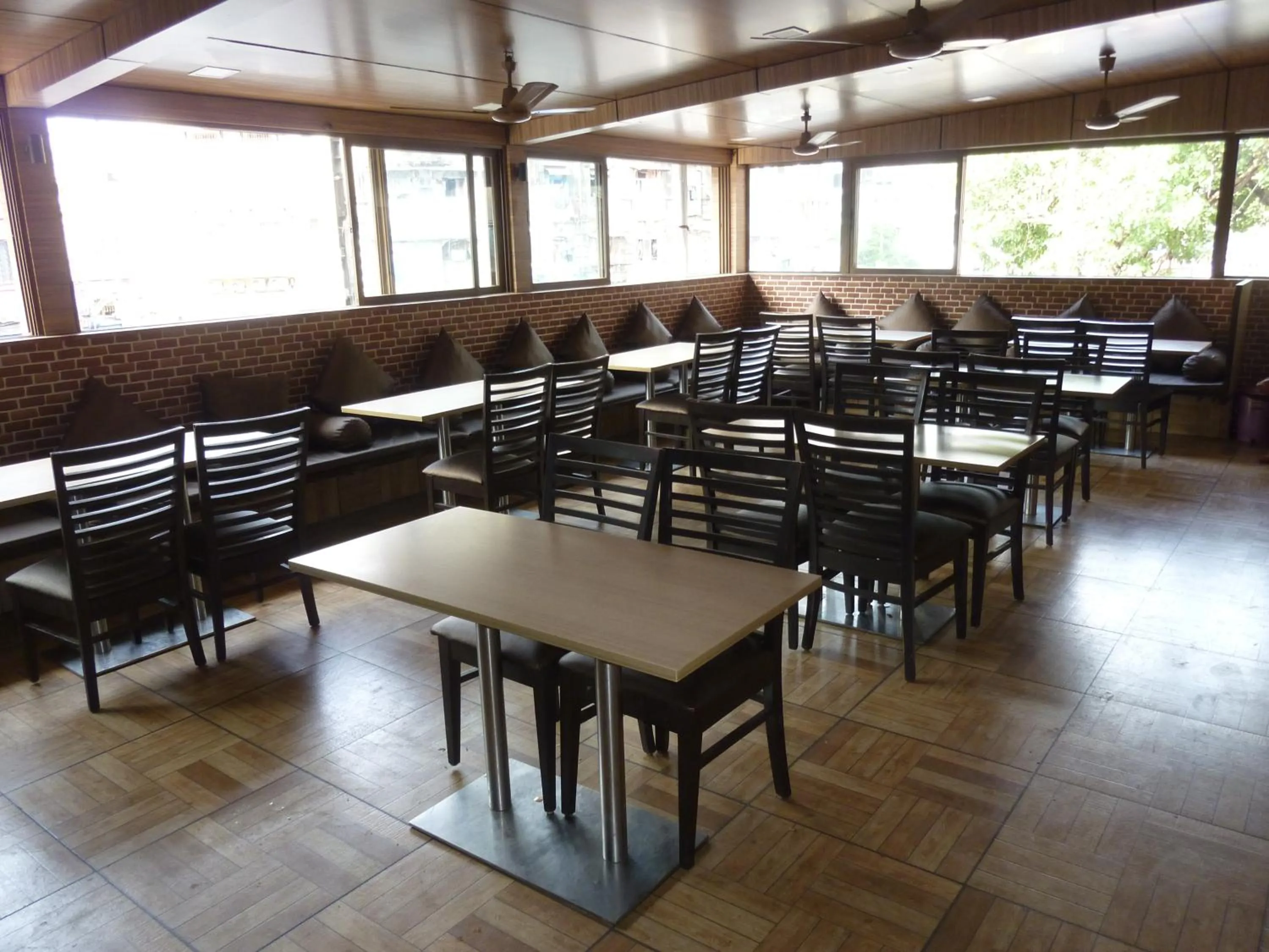 Restaurant/places to eat in Hotel Orient Palace