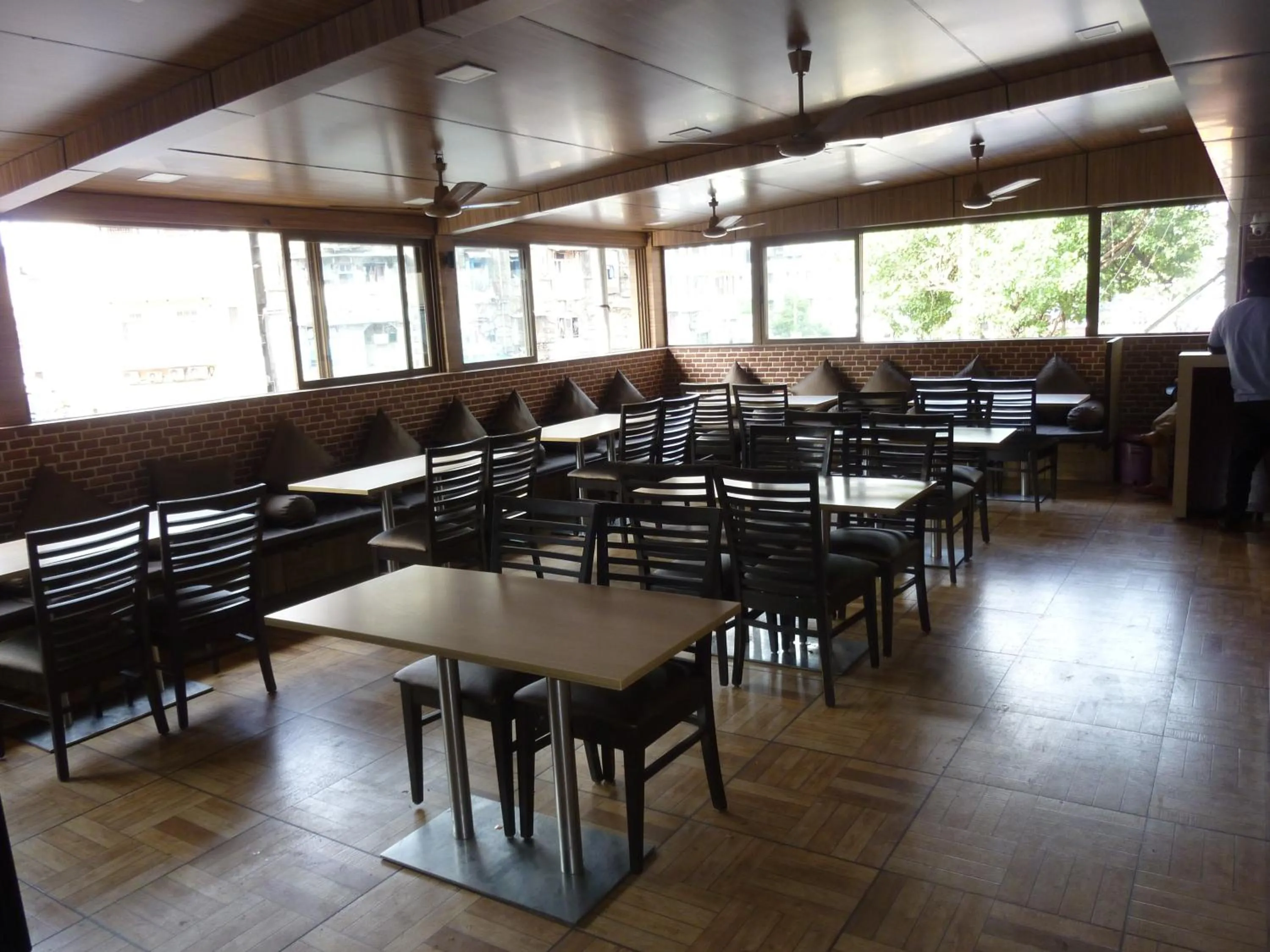 Restaurant/places to eat in Hotel Orient Palace