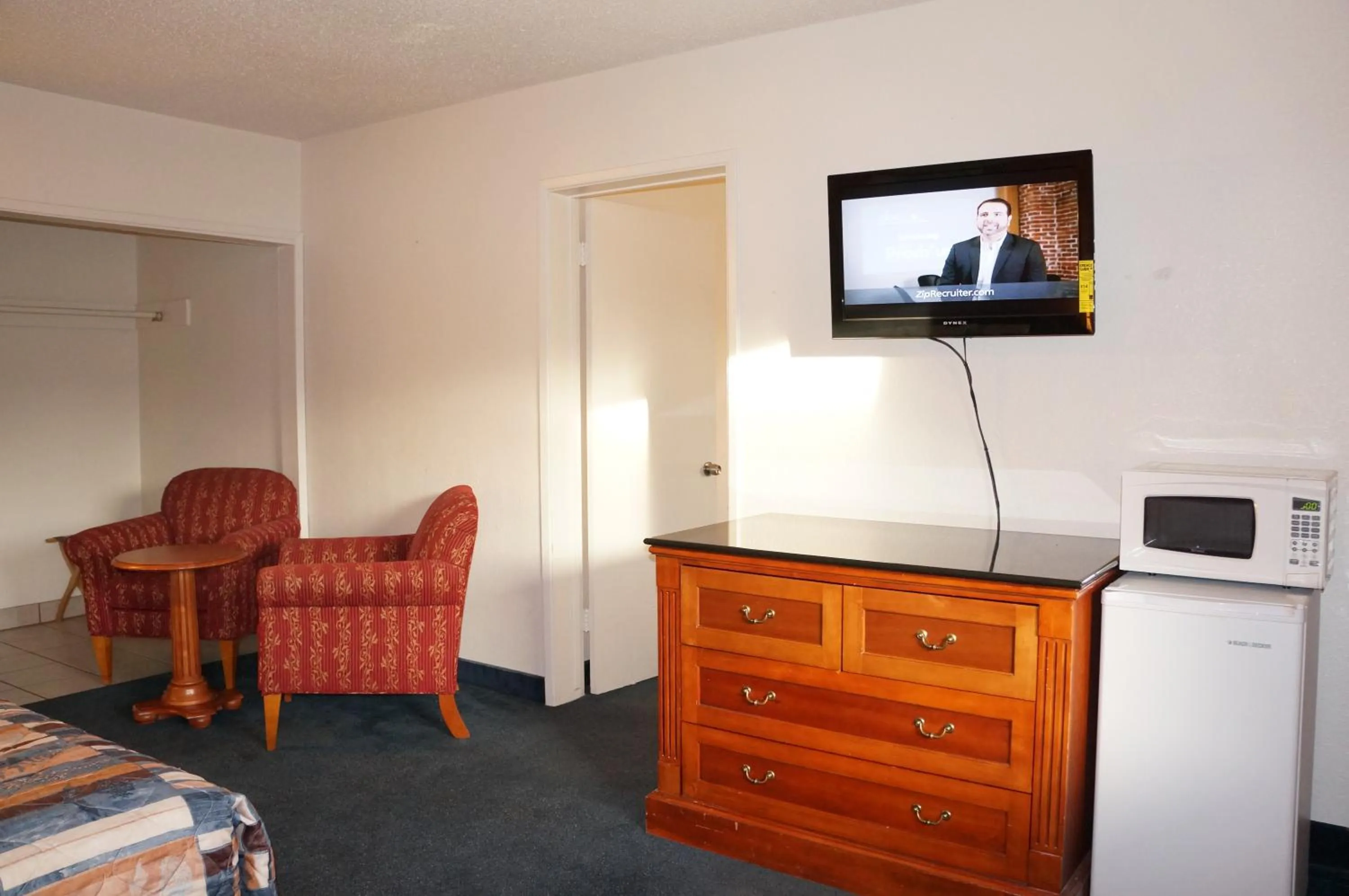 TV and multimedia in Classic Inn