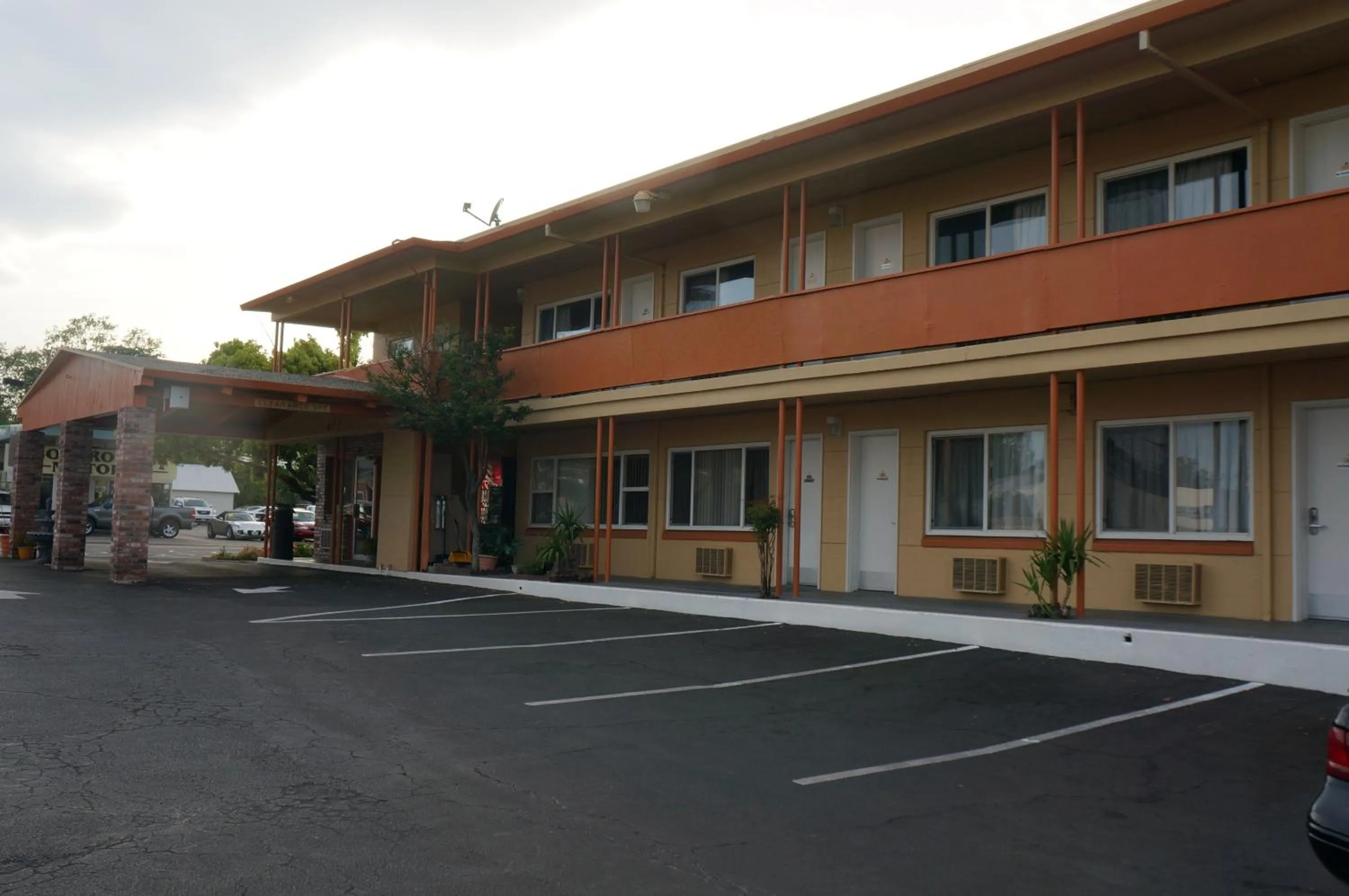 Facade/entrance in Classic Inn