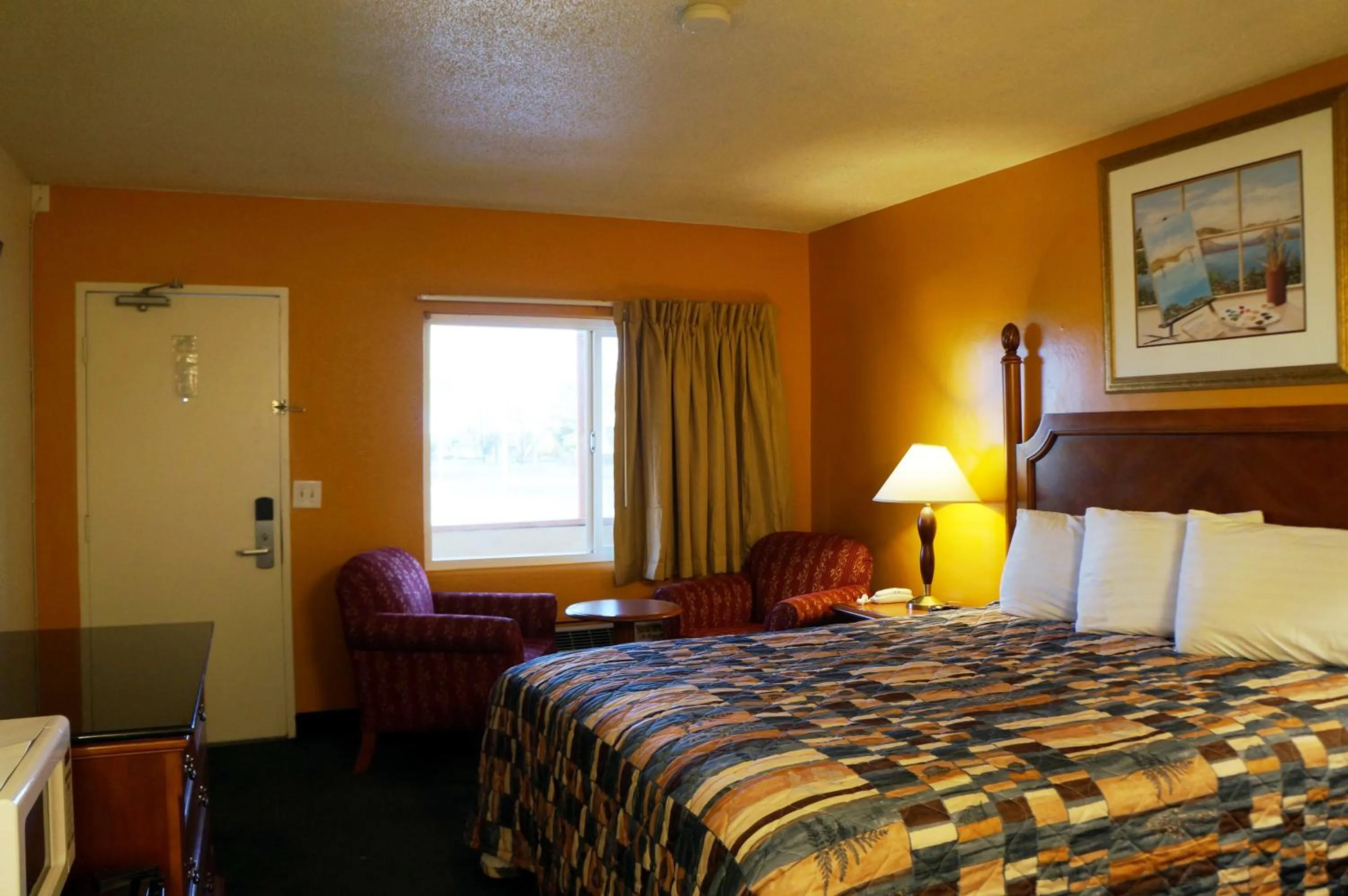 Bedroom, Bed in Classic Inn