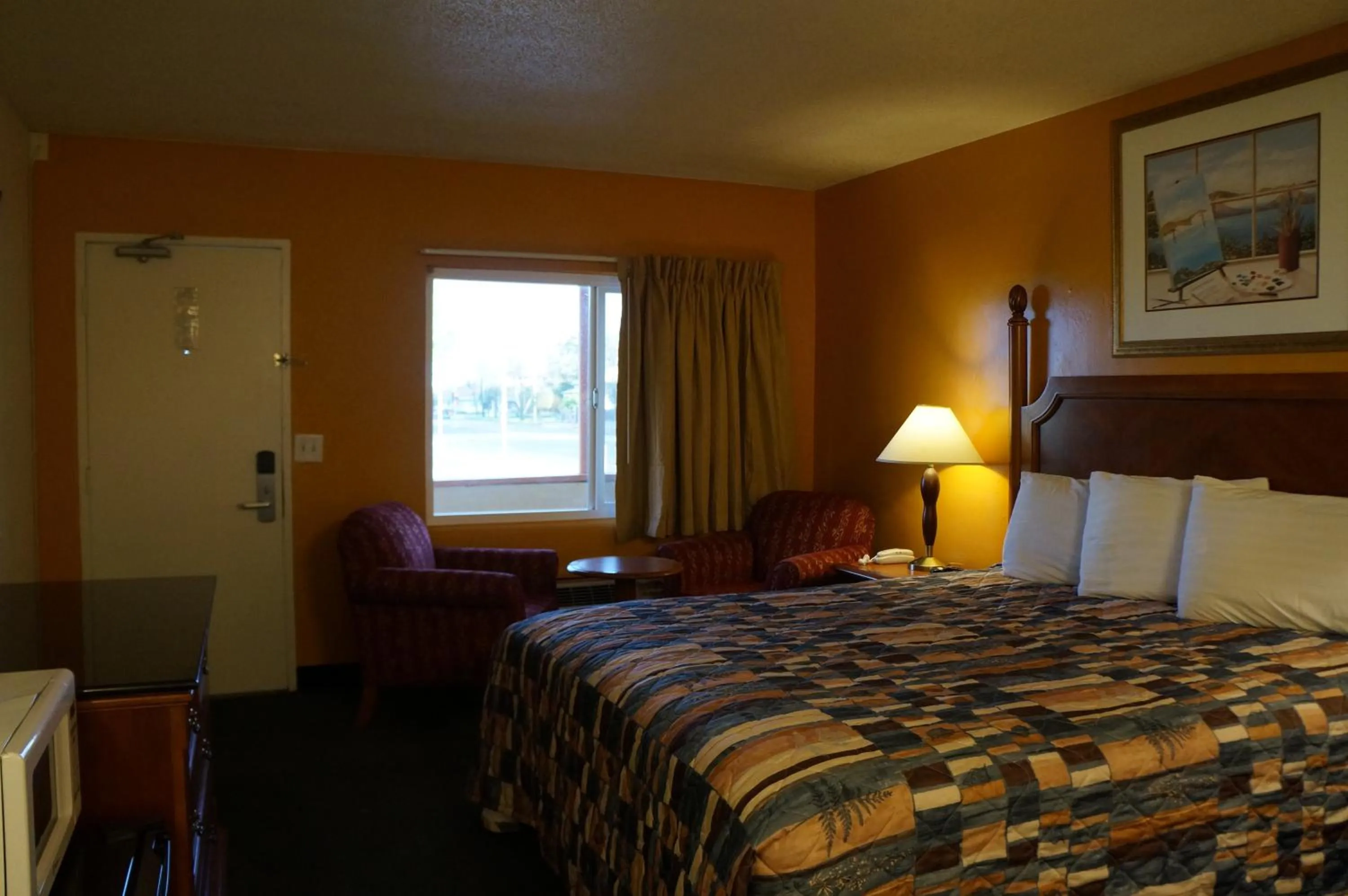 Bedroom, Bed in Classic Inn