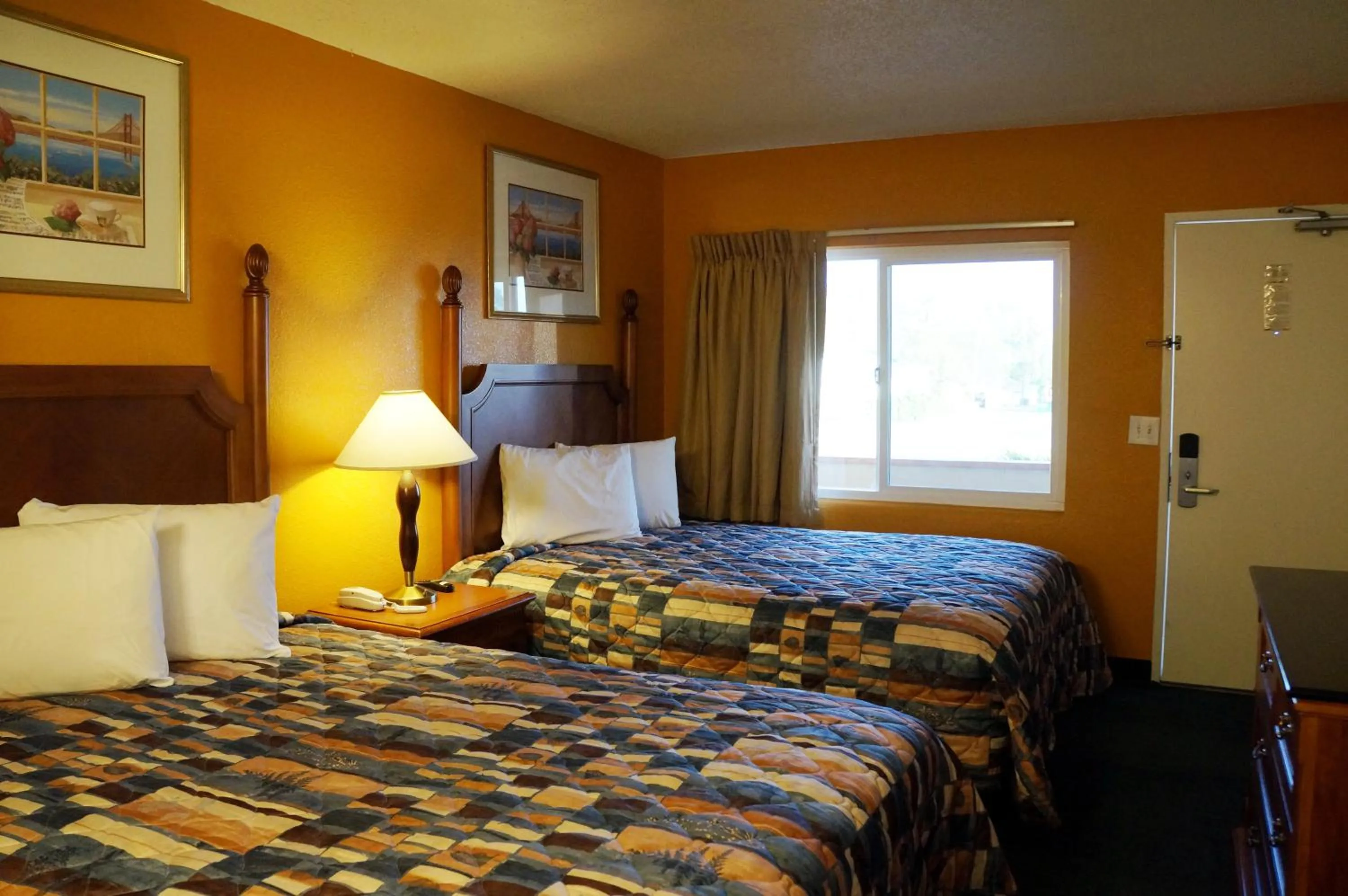 Bedroom, Bed in Classic Inn