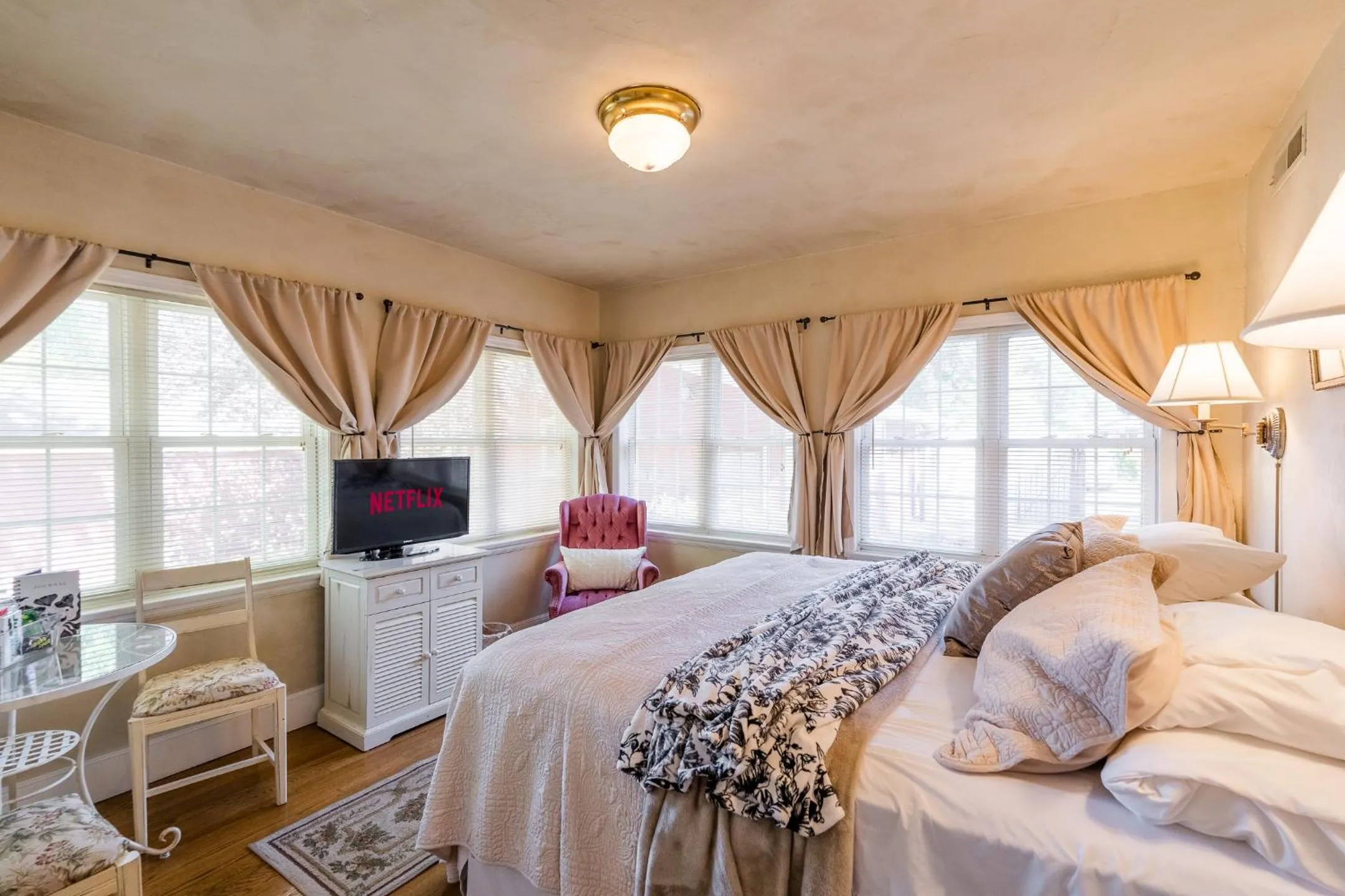 Bed in The Fillmore Inn