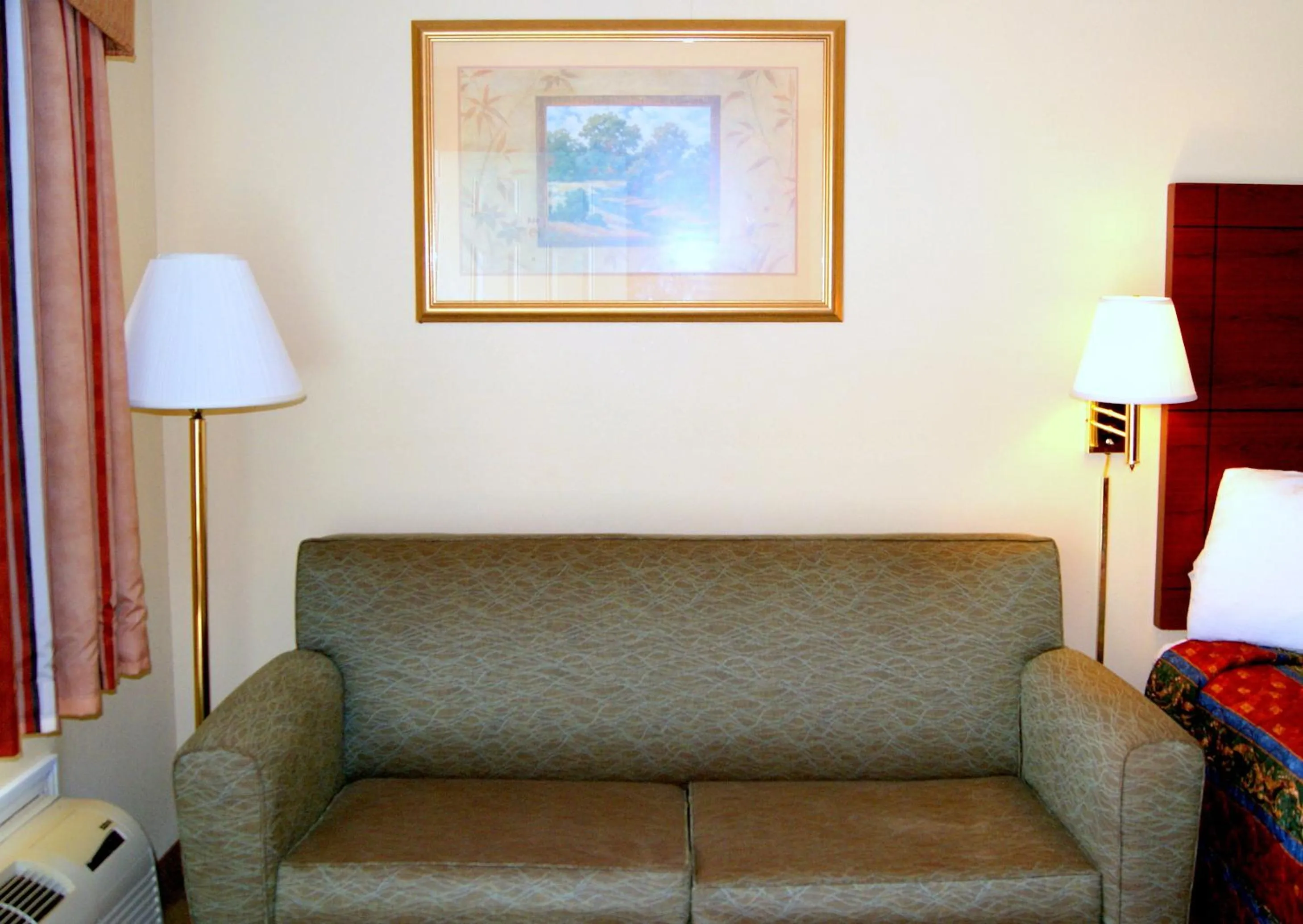 Seating area in Red Carpet Inn - Natchez