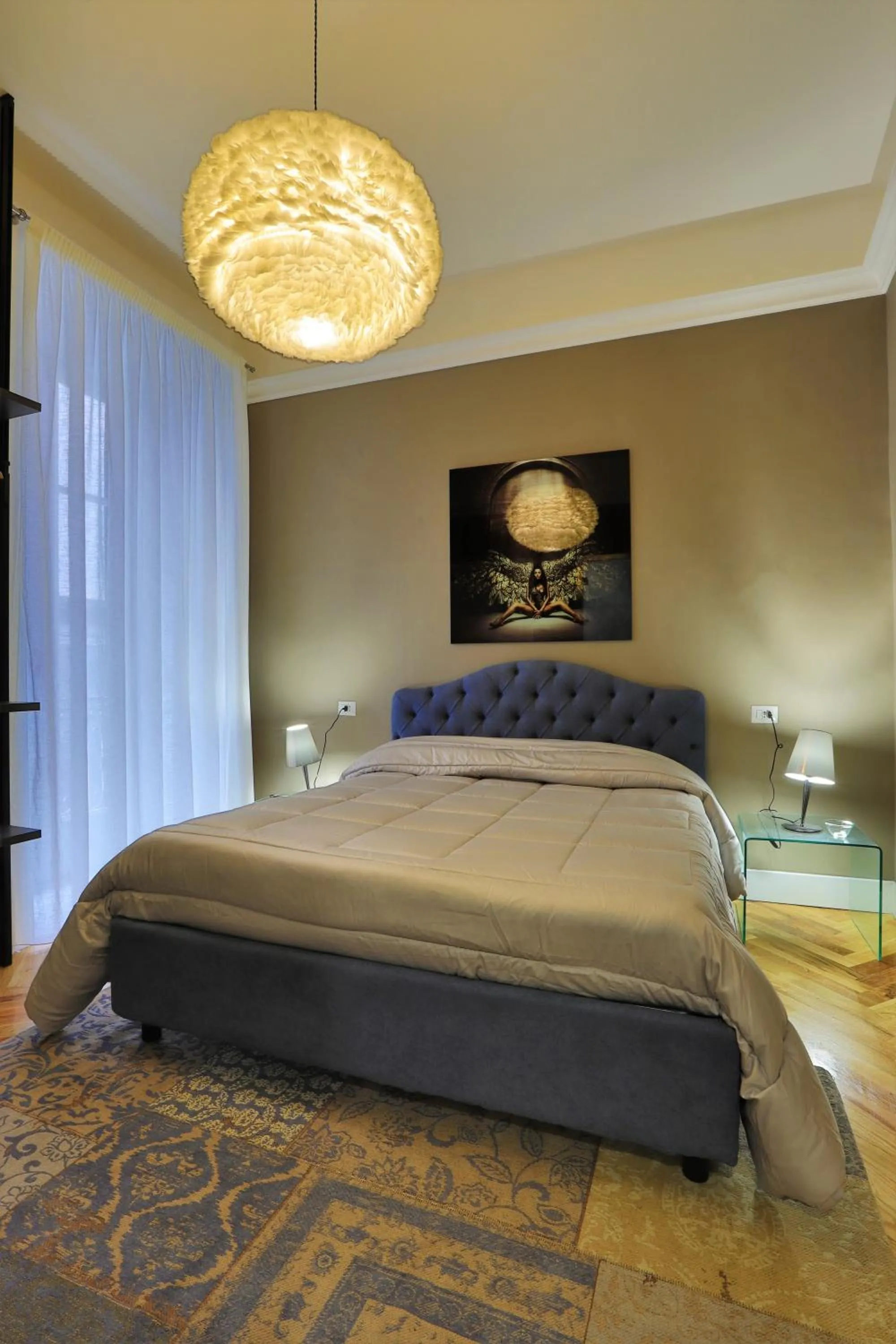 Photo of the whole room, Bed in PORTO 53