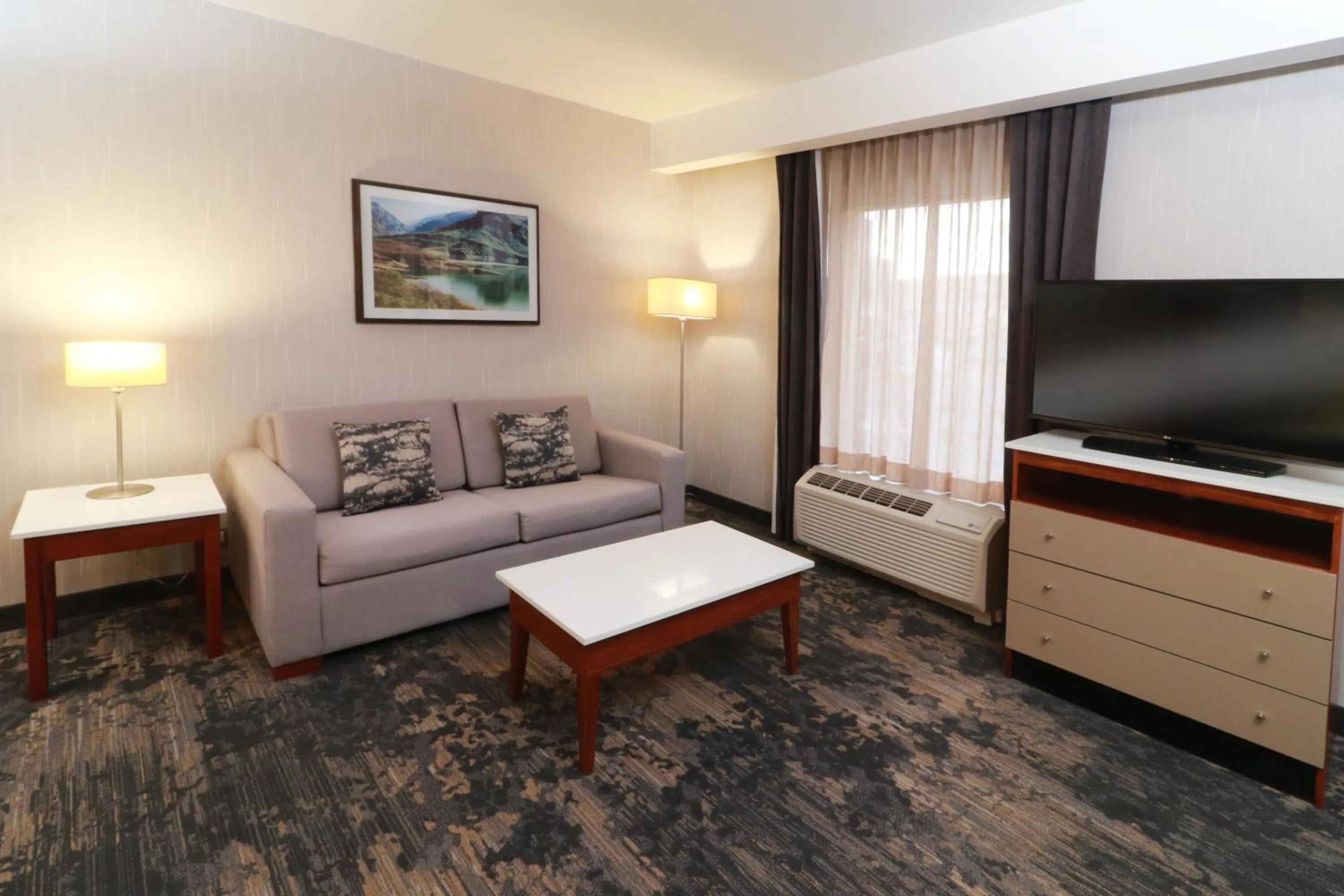 Seating area in Hampton by Hilton Chihuahua