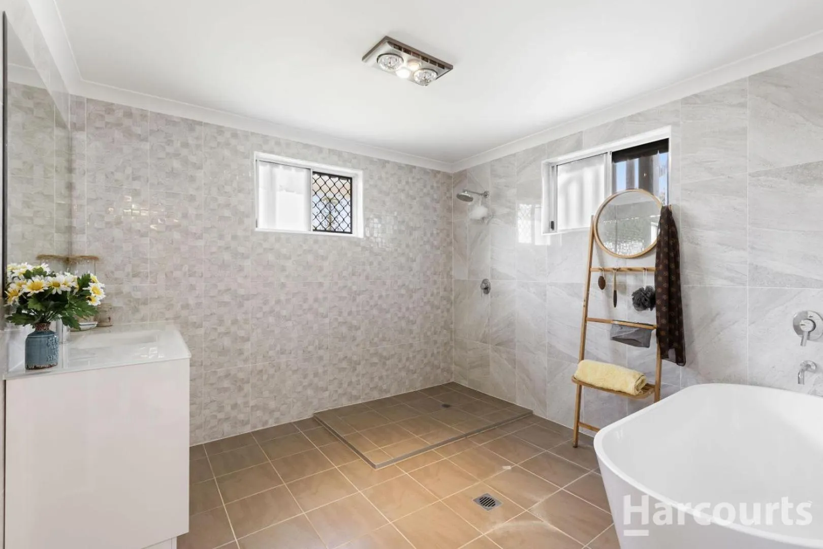 Shower in Maryborough City Motel