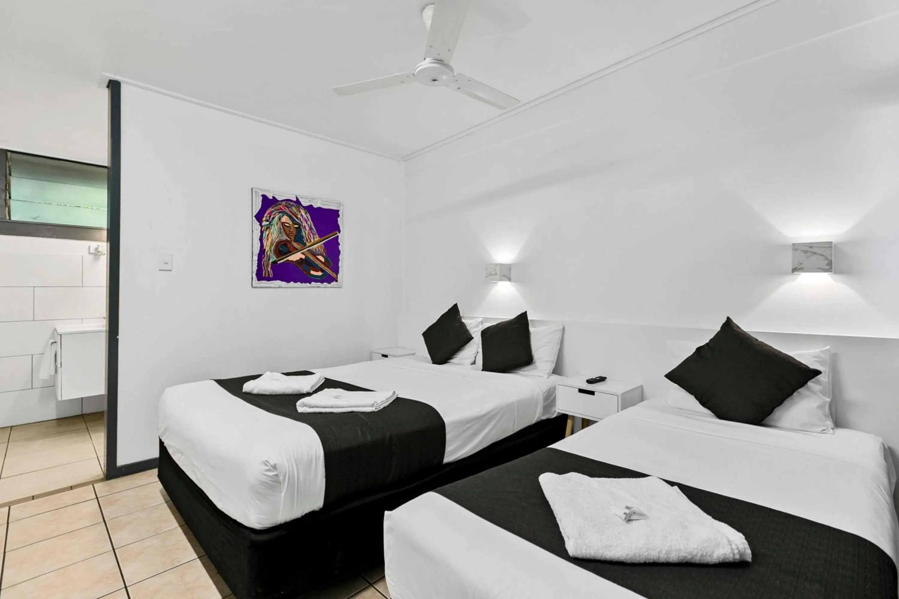 Bed in Maryborough City Motel