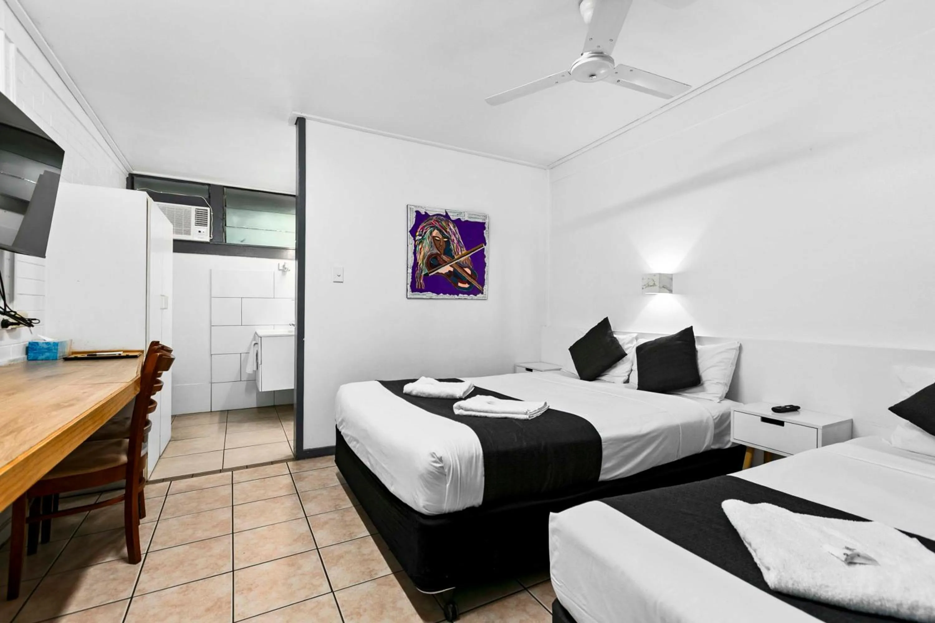 Bed in Maryborough City Motel