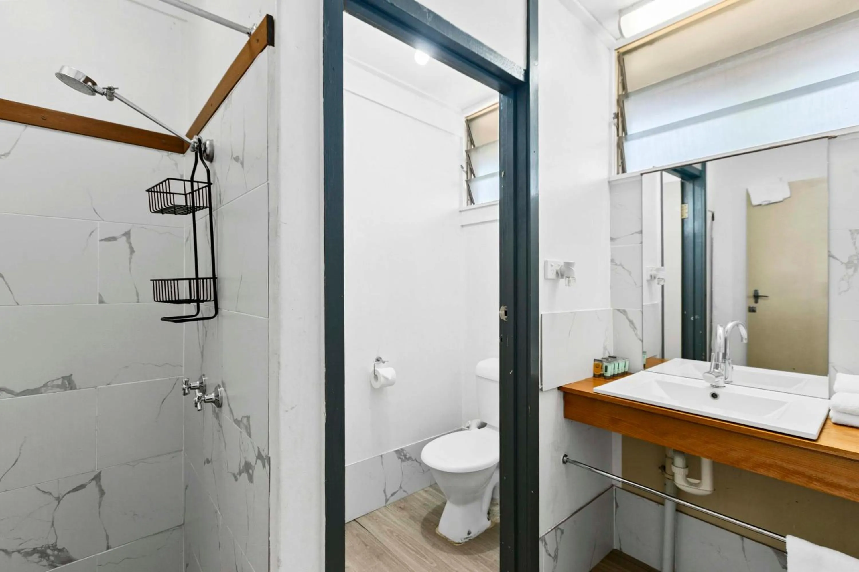 Shower in Maryborough City Motel