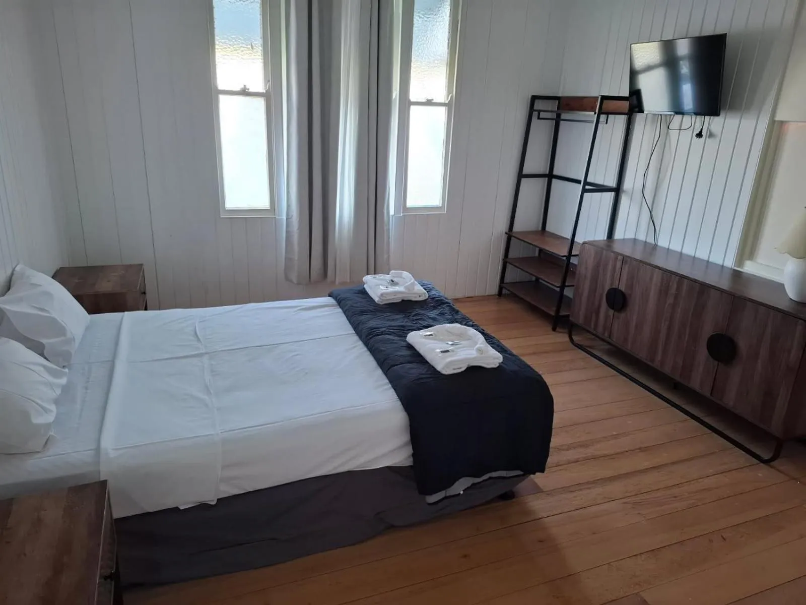 Bed in Maryborough City Motel