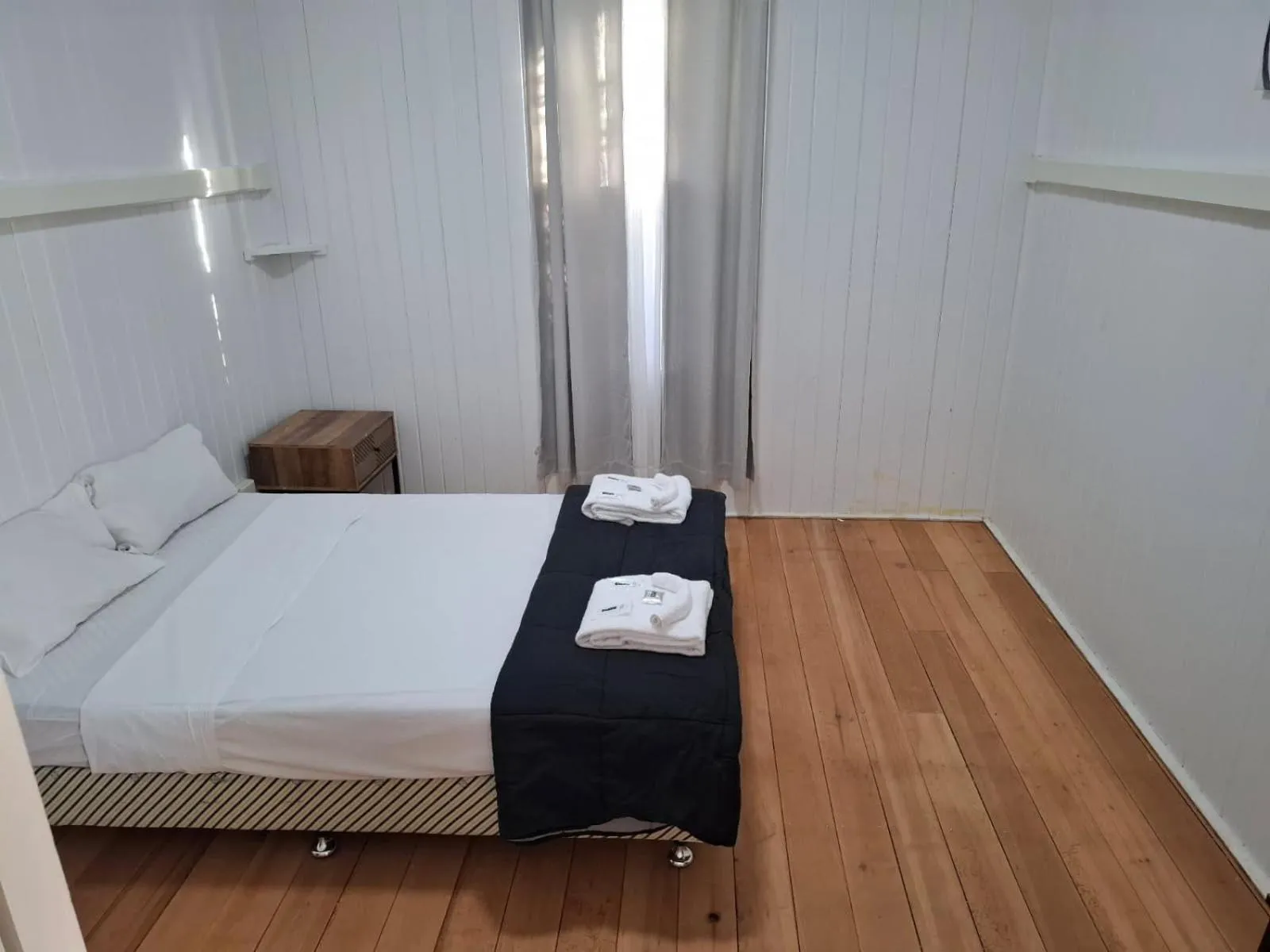 Bedroom, Bed in Maryborough City Motel