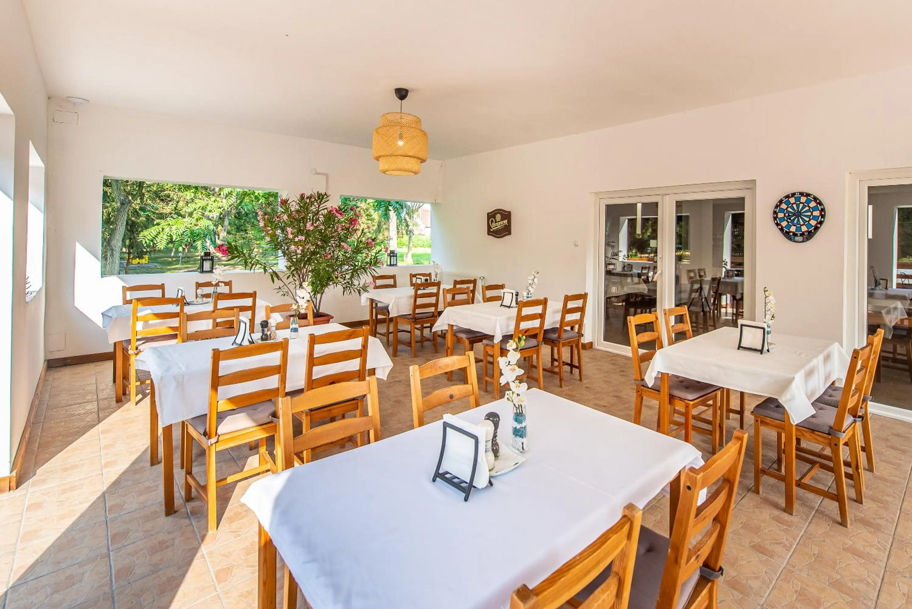 Restaurant/places to eat in Herczeg Udvarház Poroszló