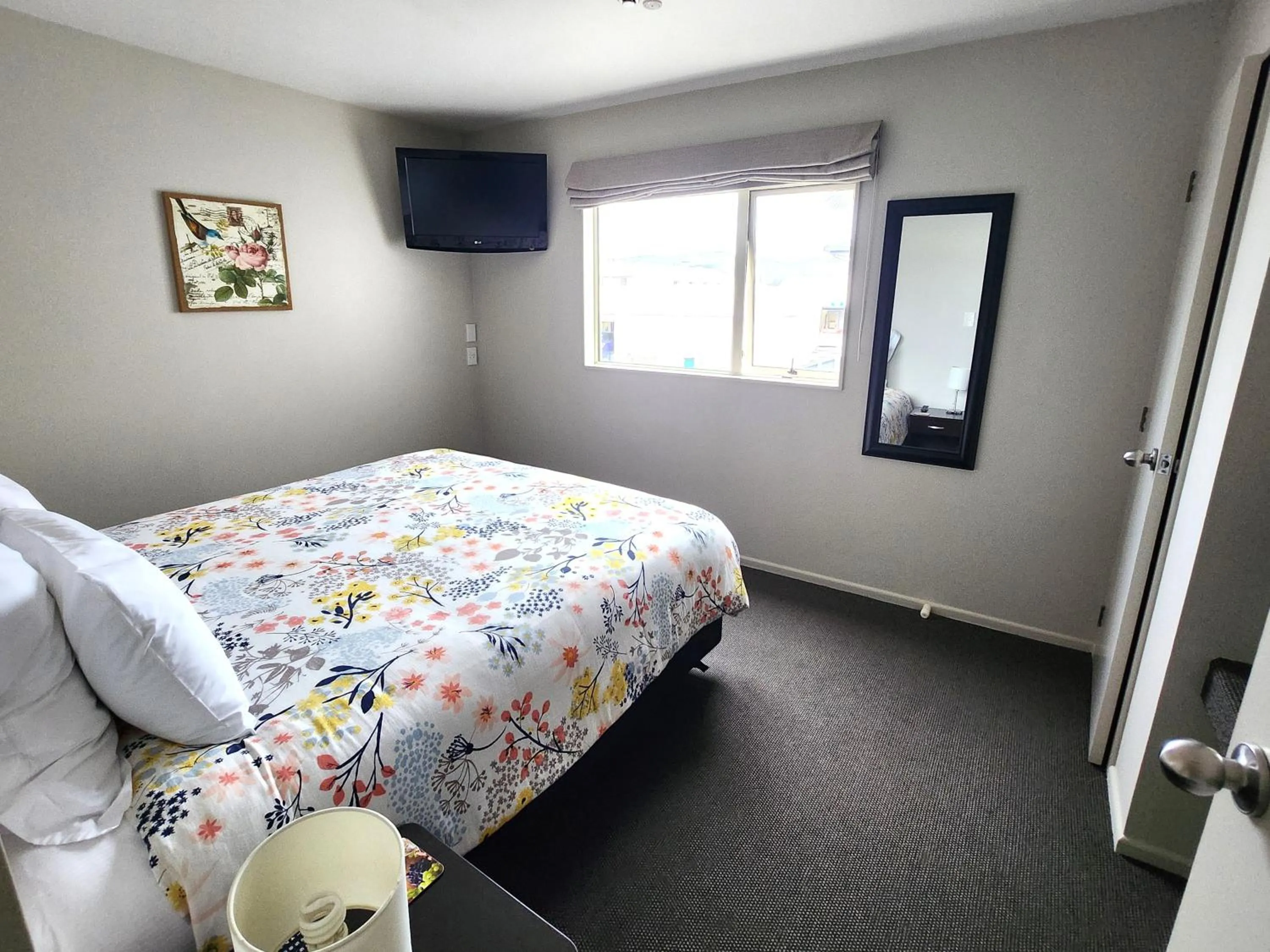 Bedroom, Bed in Lugano Motor Lodge