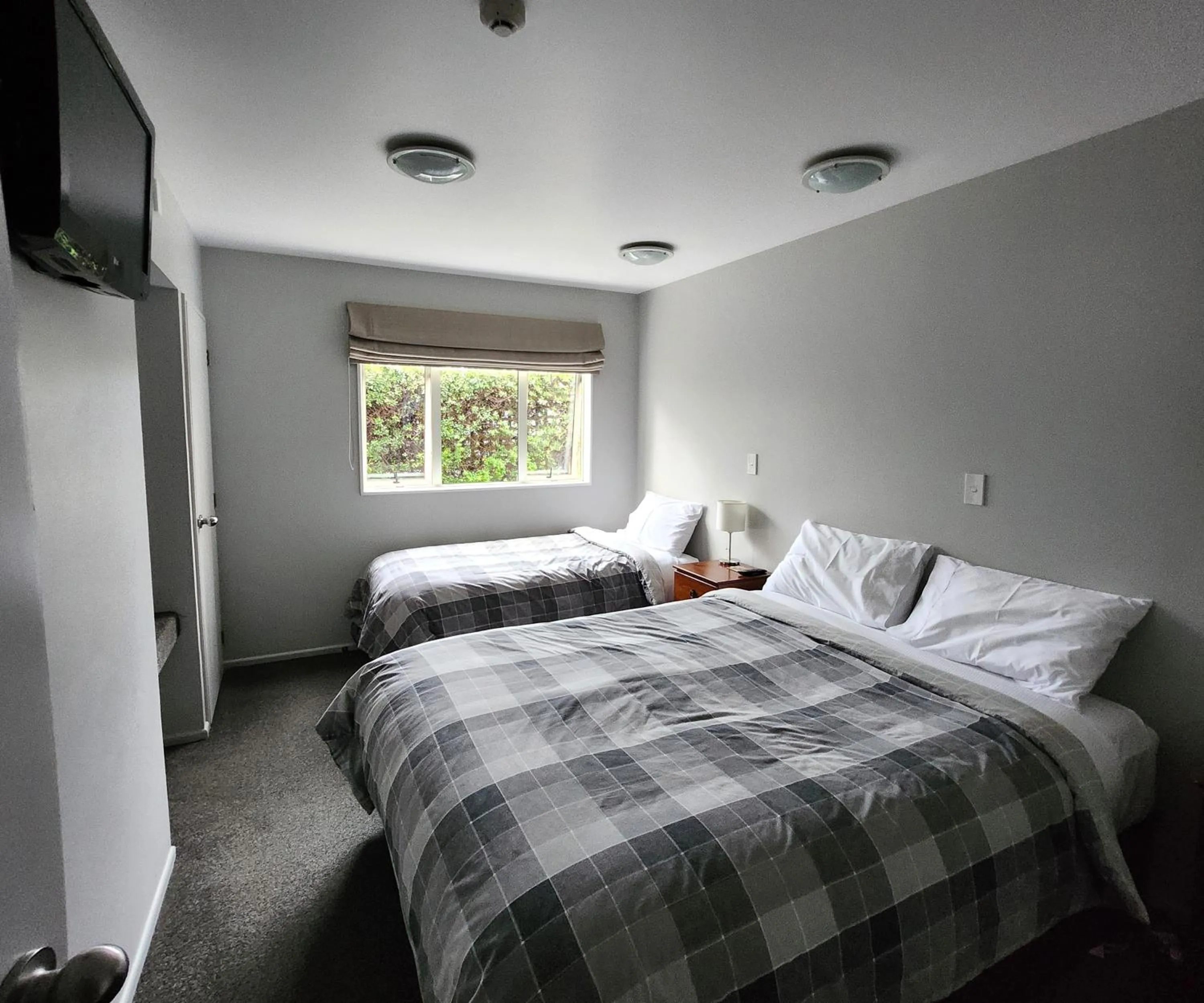 Bedroom, Bed in Lugano Motor Lodge