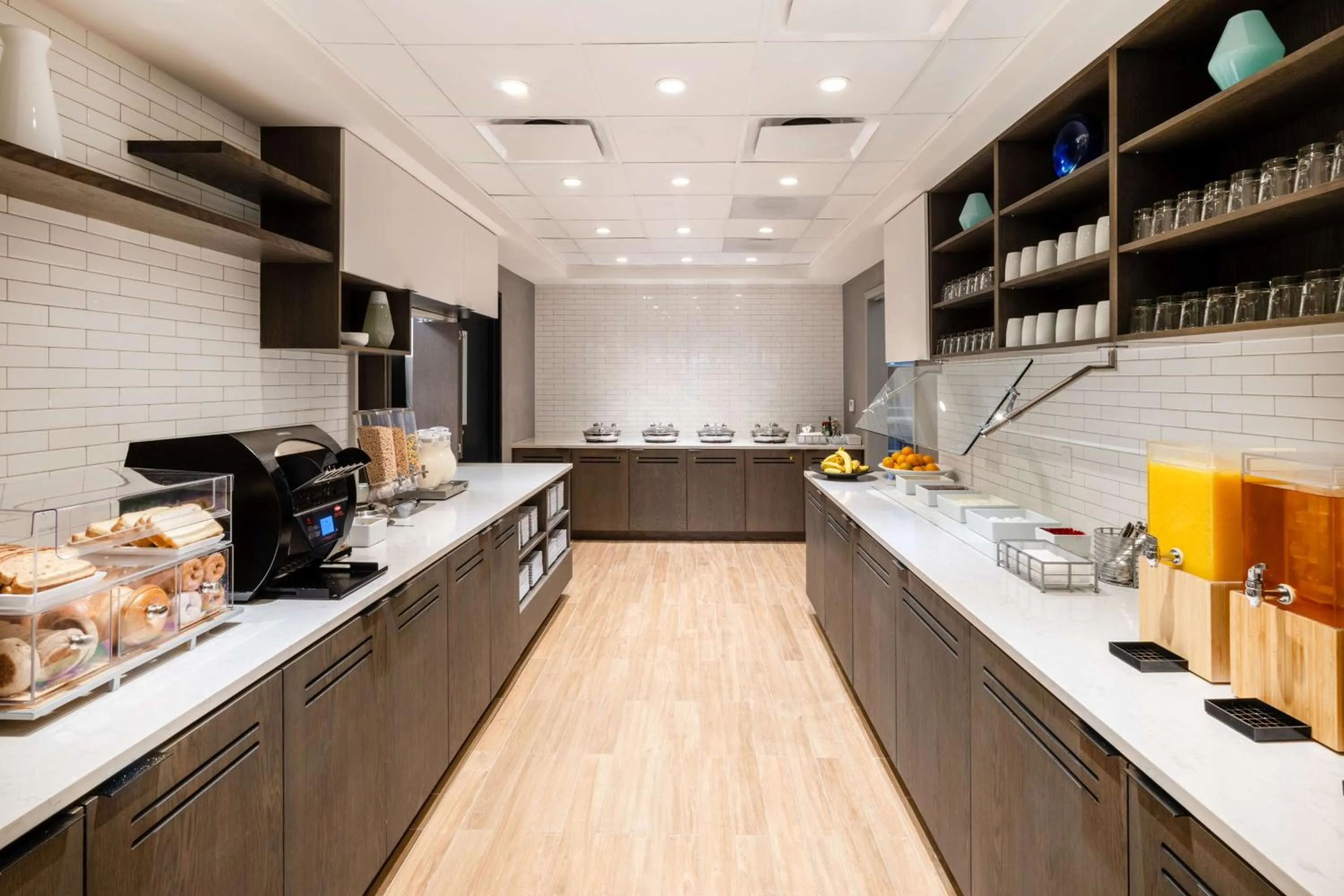 Food and drinks in Hyatt House Colorado Springs Airport