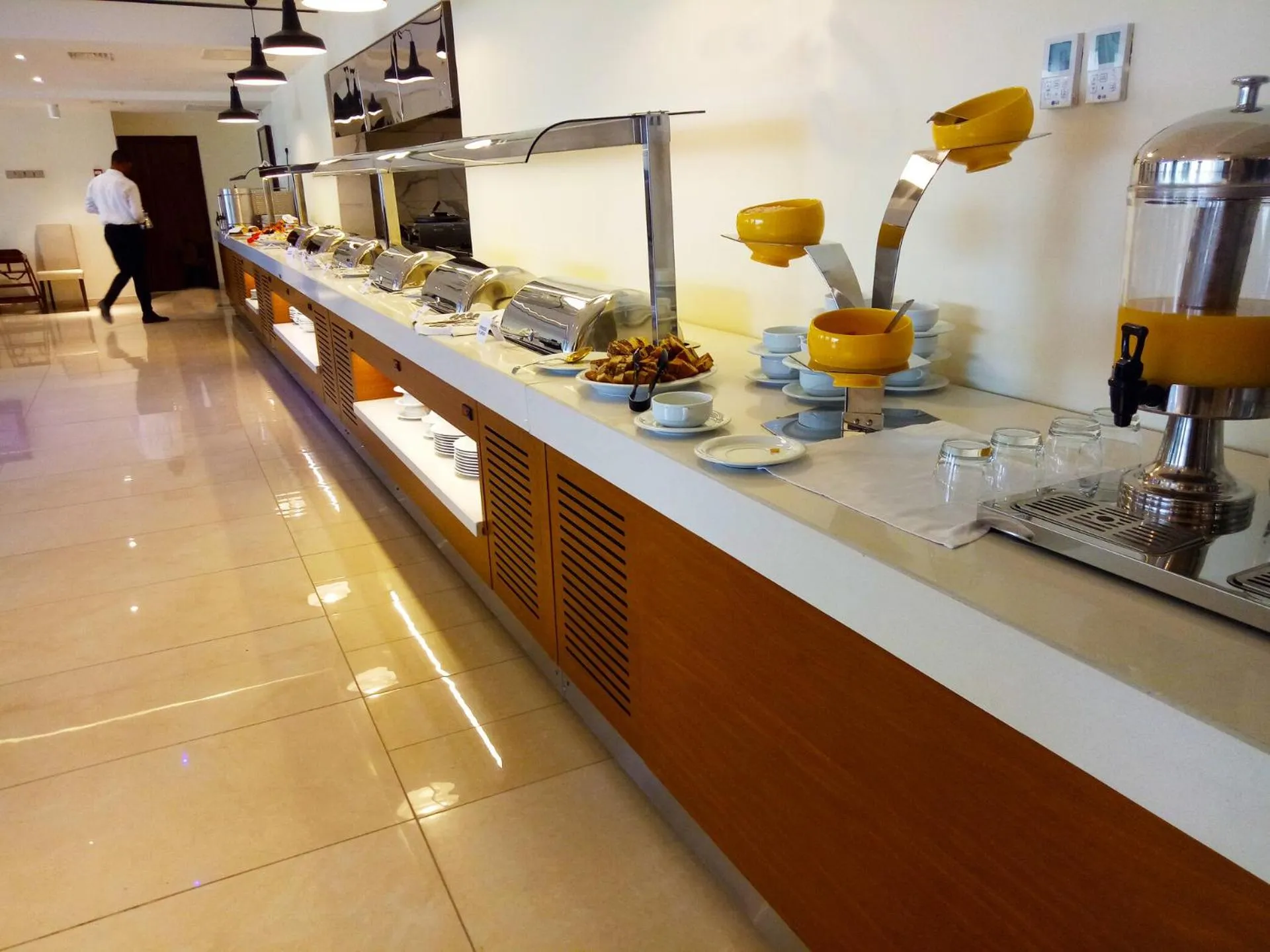 Restaurant/places to eat in Monty Suites & Golf