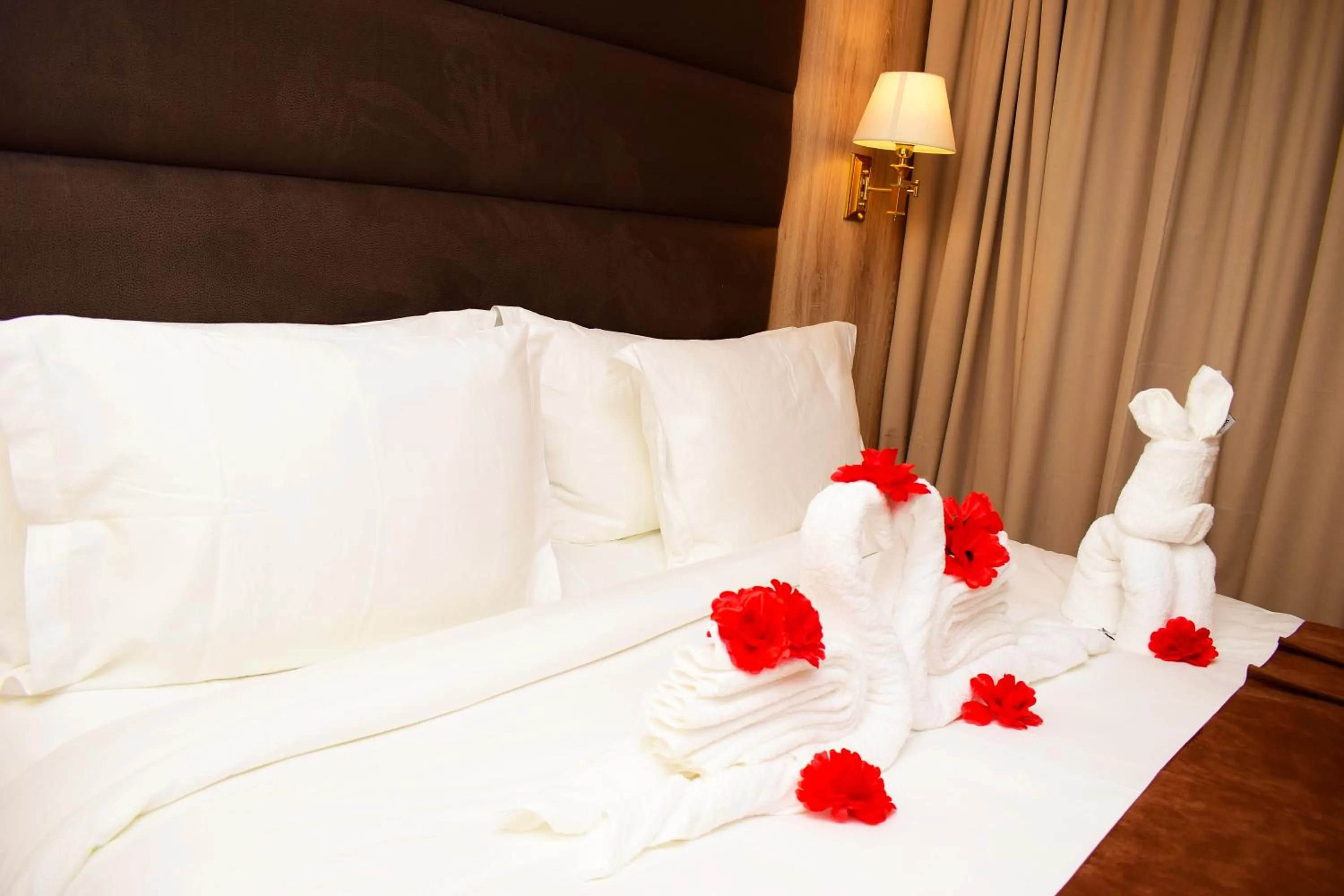 Bed in Monty Suites & Golf