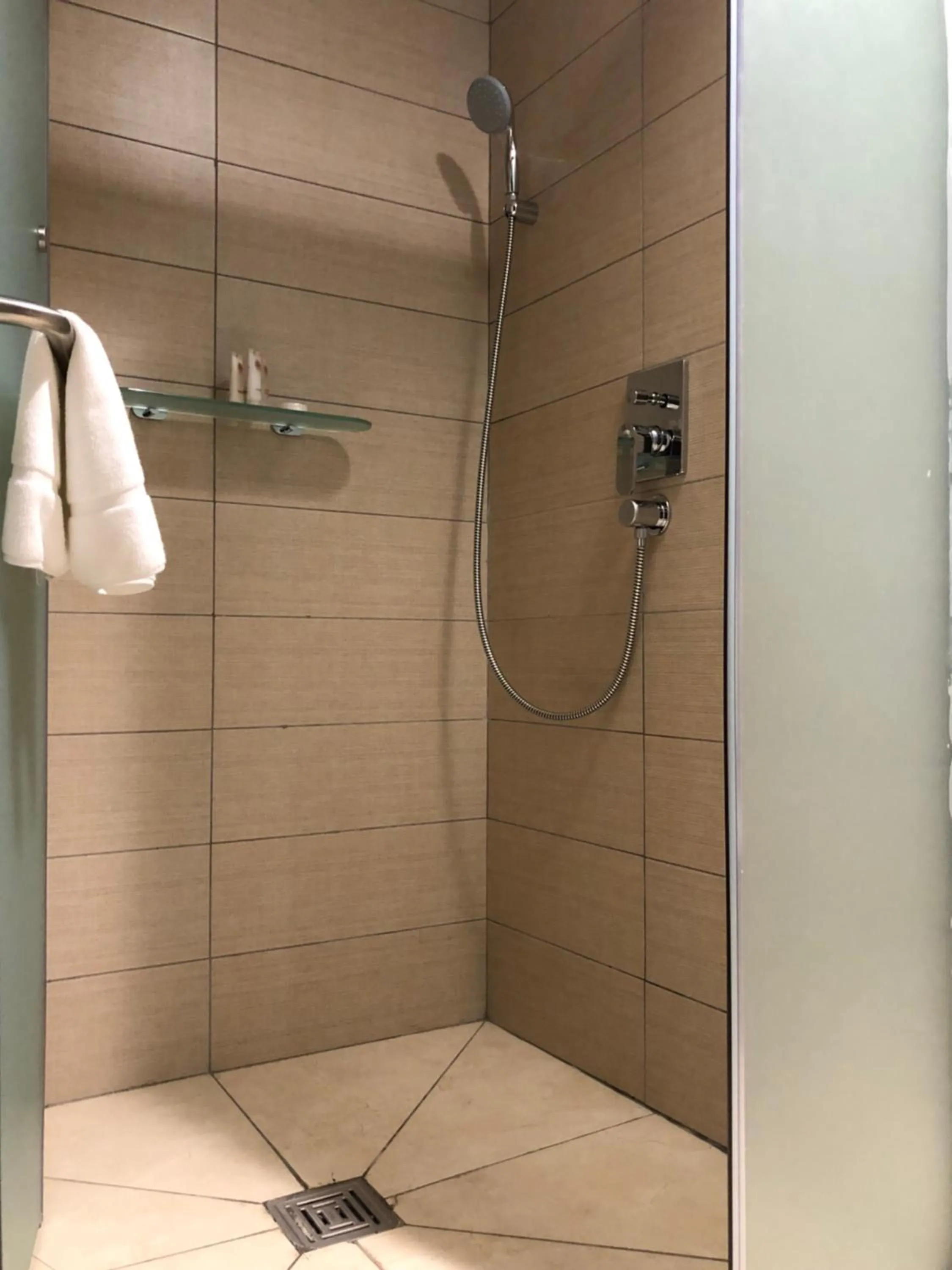 Shower in Monty Suites & Golf