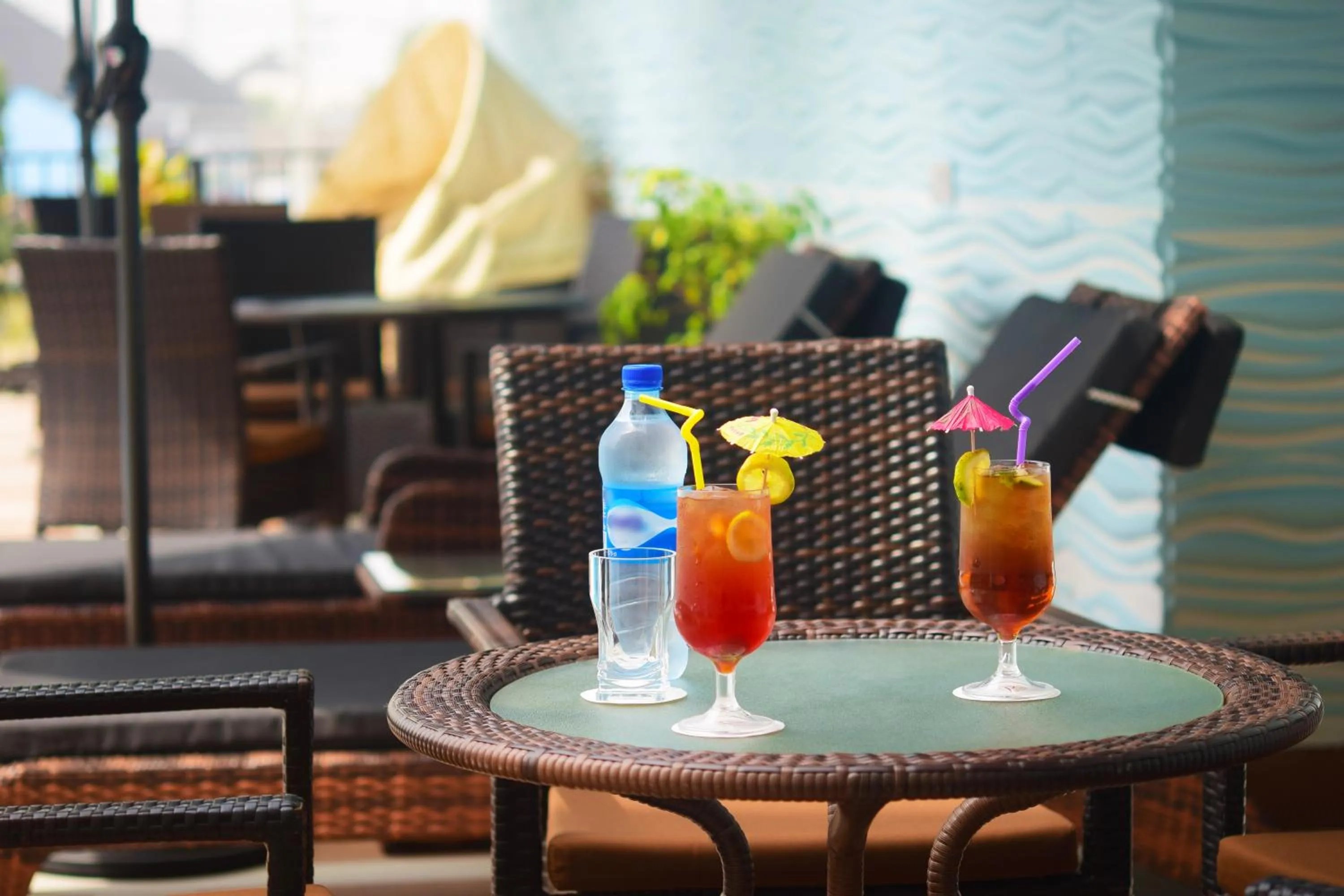 Drinks in Monty Suites & Golf