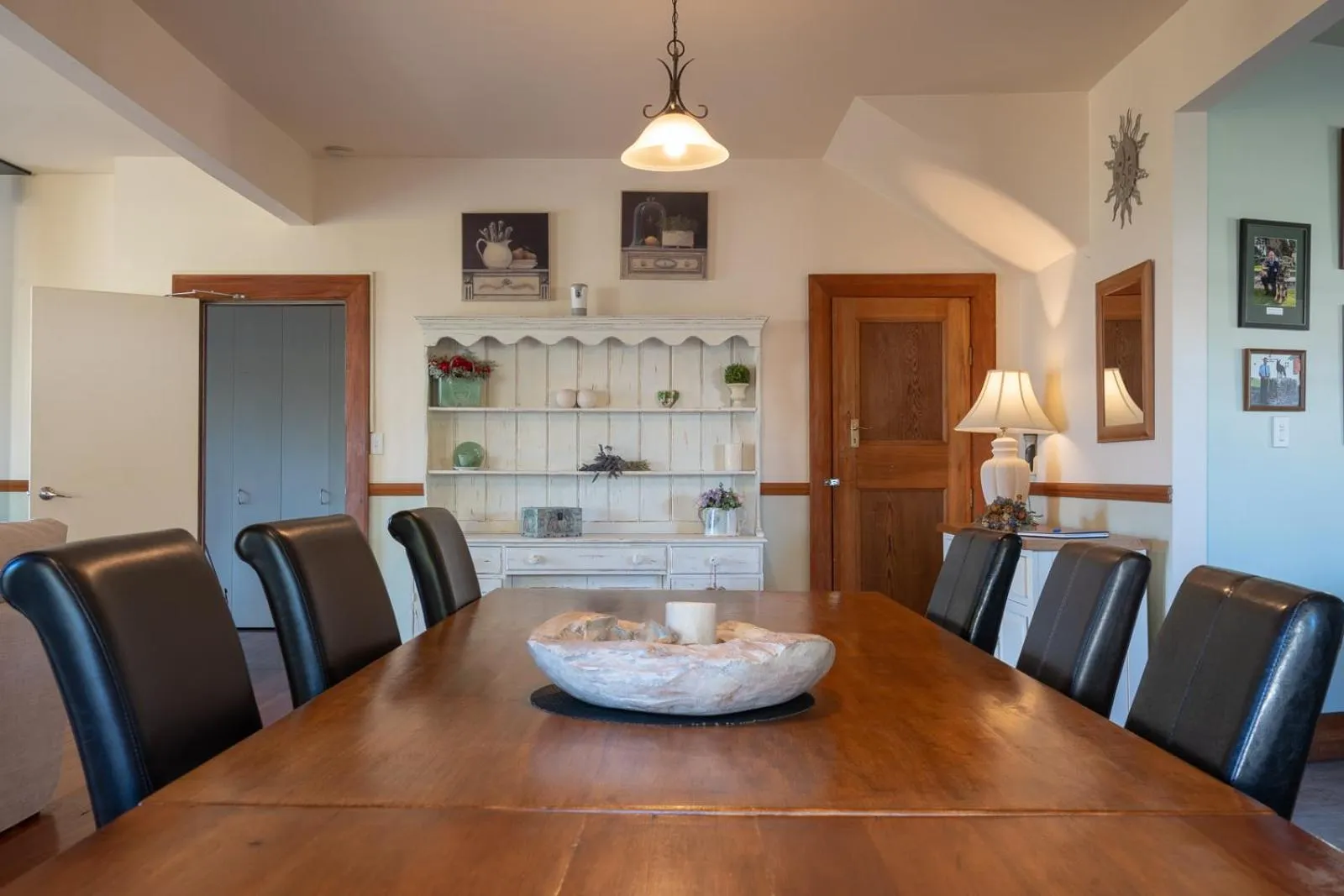 Breakfast in Nikau Lodge