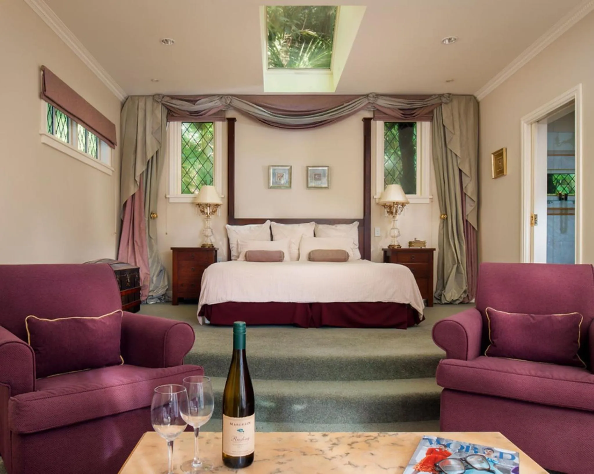 Bed in Greenmantle Estate Hotel