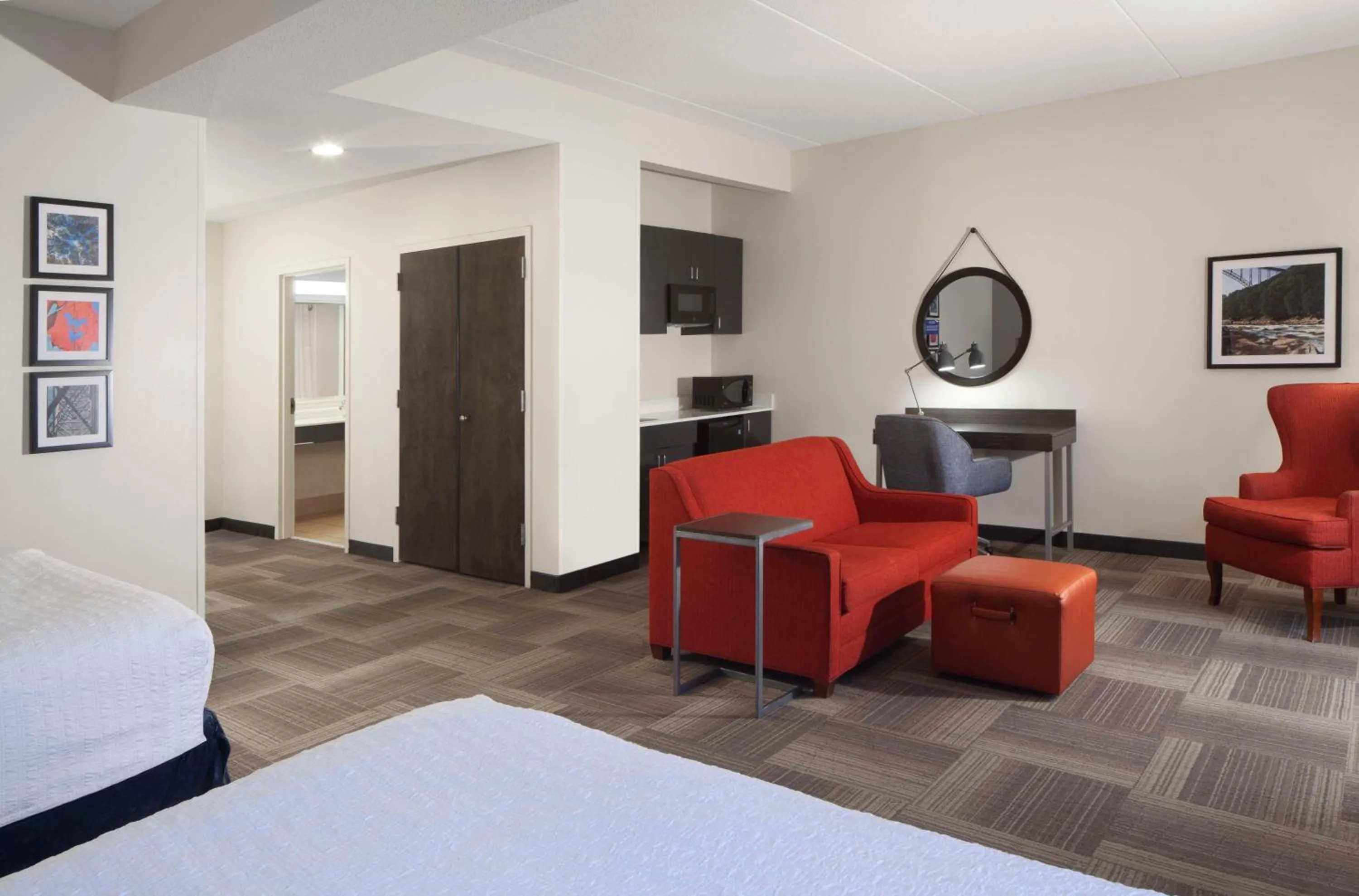 Kitchen or kitchenette, Bed in Hampton Inn Charleston-Southridge