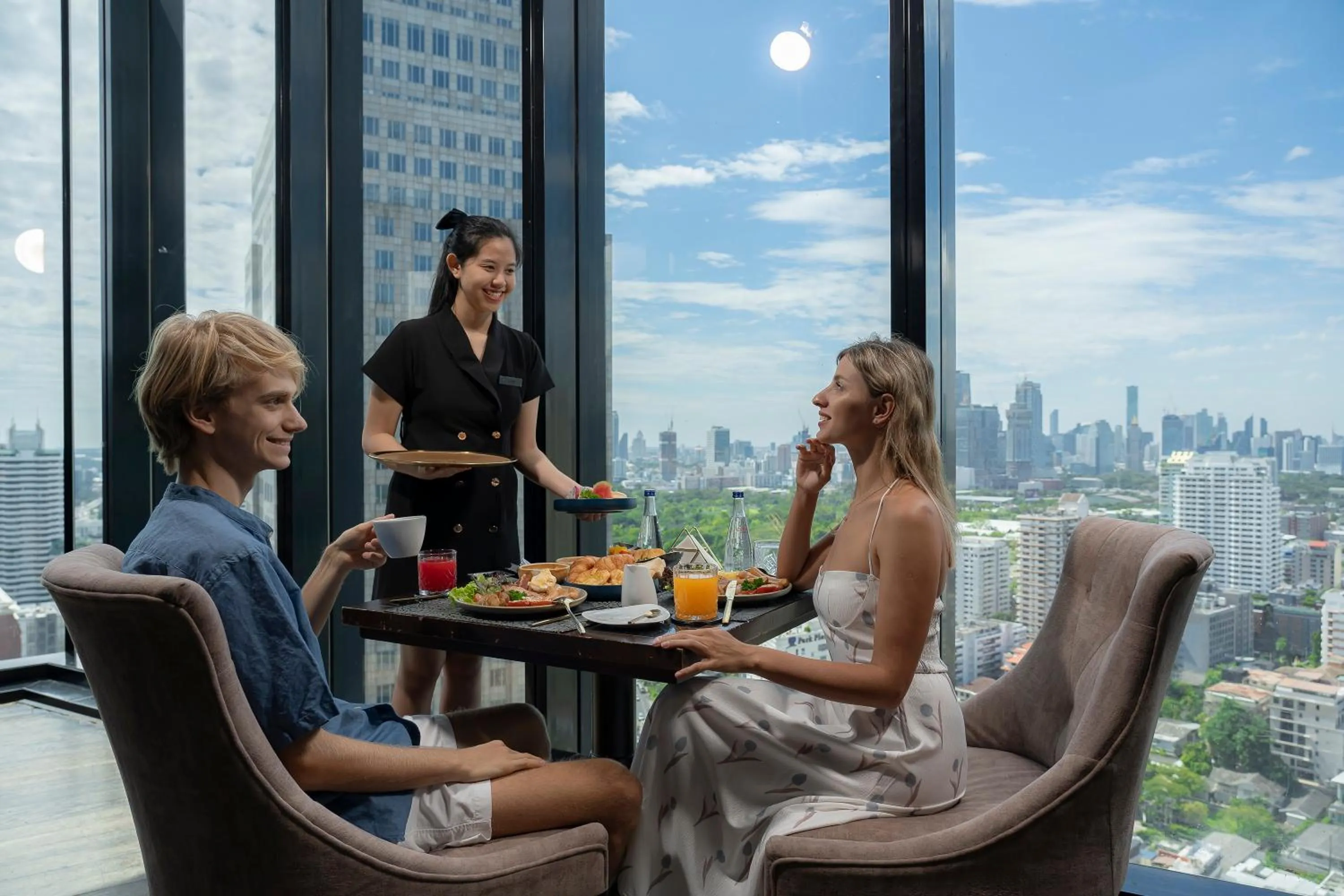 Restaurant/places to eat in The Continent Hotel Sukhumvit - Asok BTS Bangkok