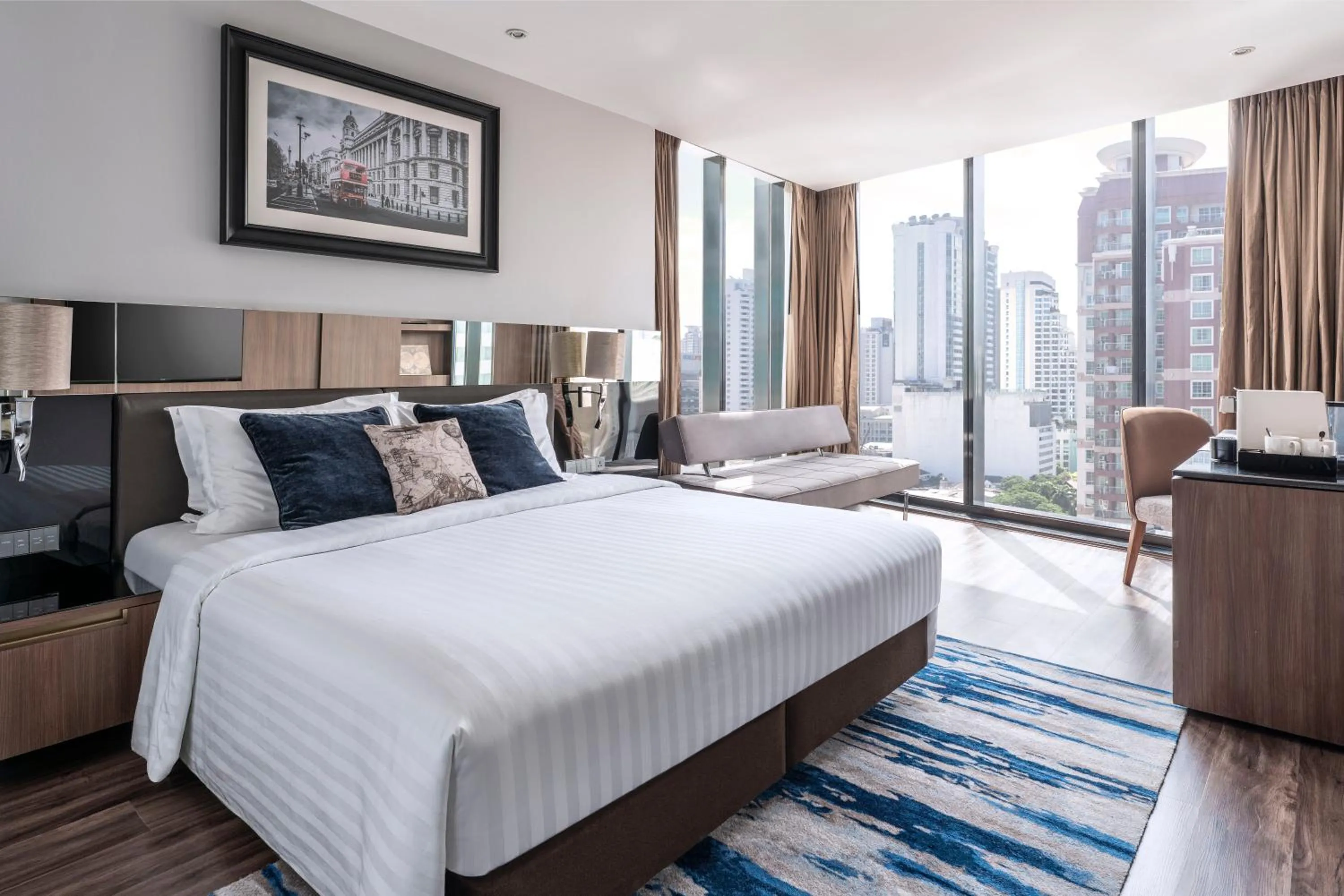 Bedroom, Bed in The Continent Hotel Sukhumvit - Asok BTS Bangkok