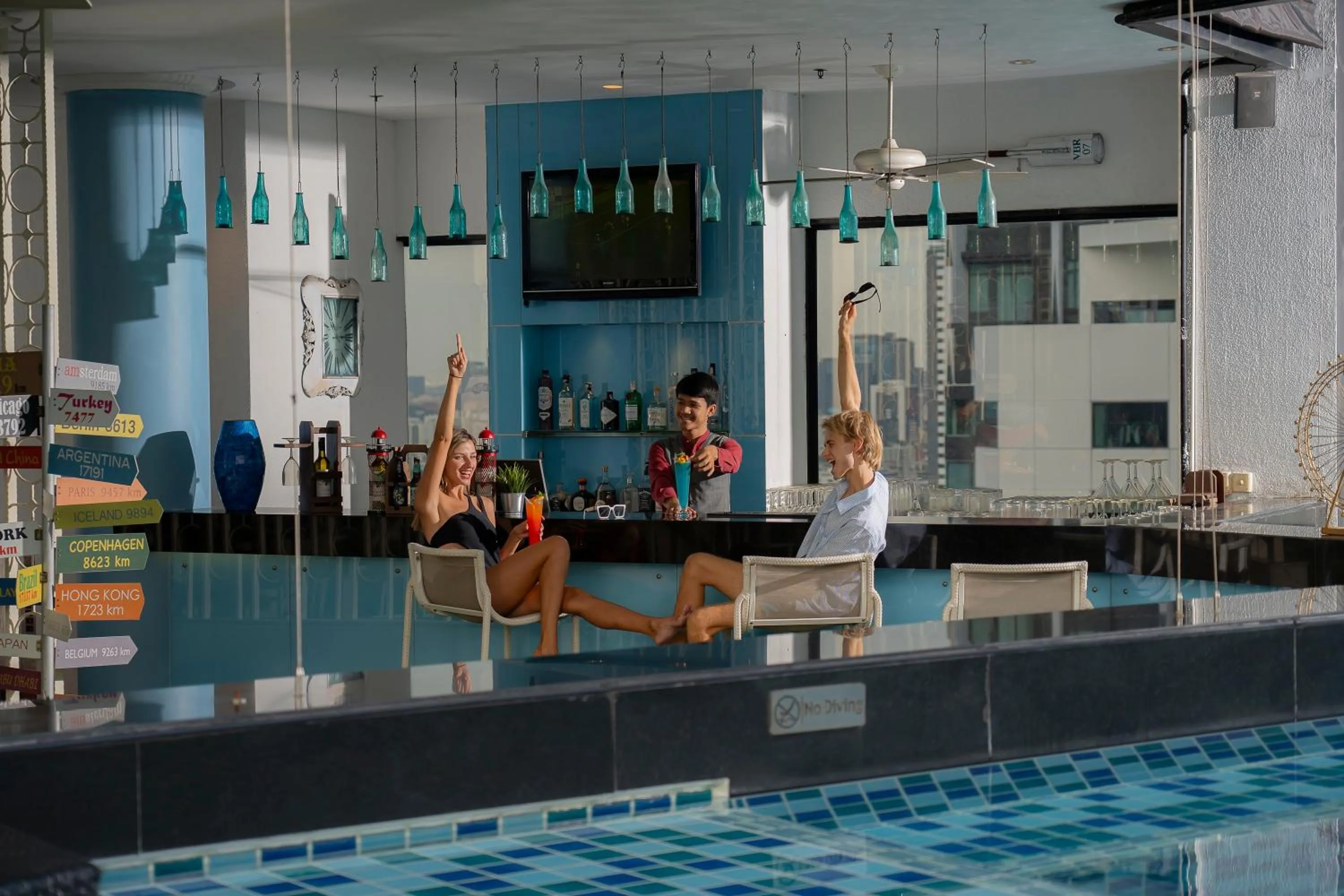 Lounge or bar in The Continent Hotel Sukhumvit - Asok BTS Bangkok