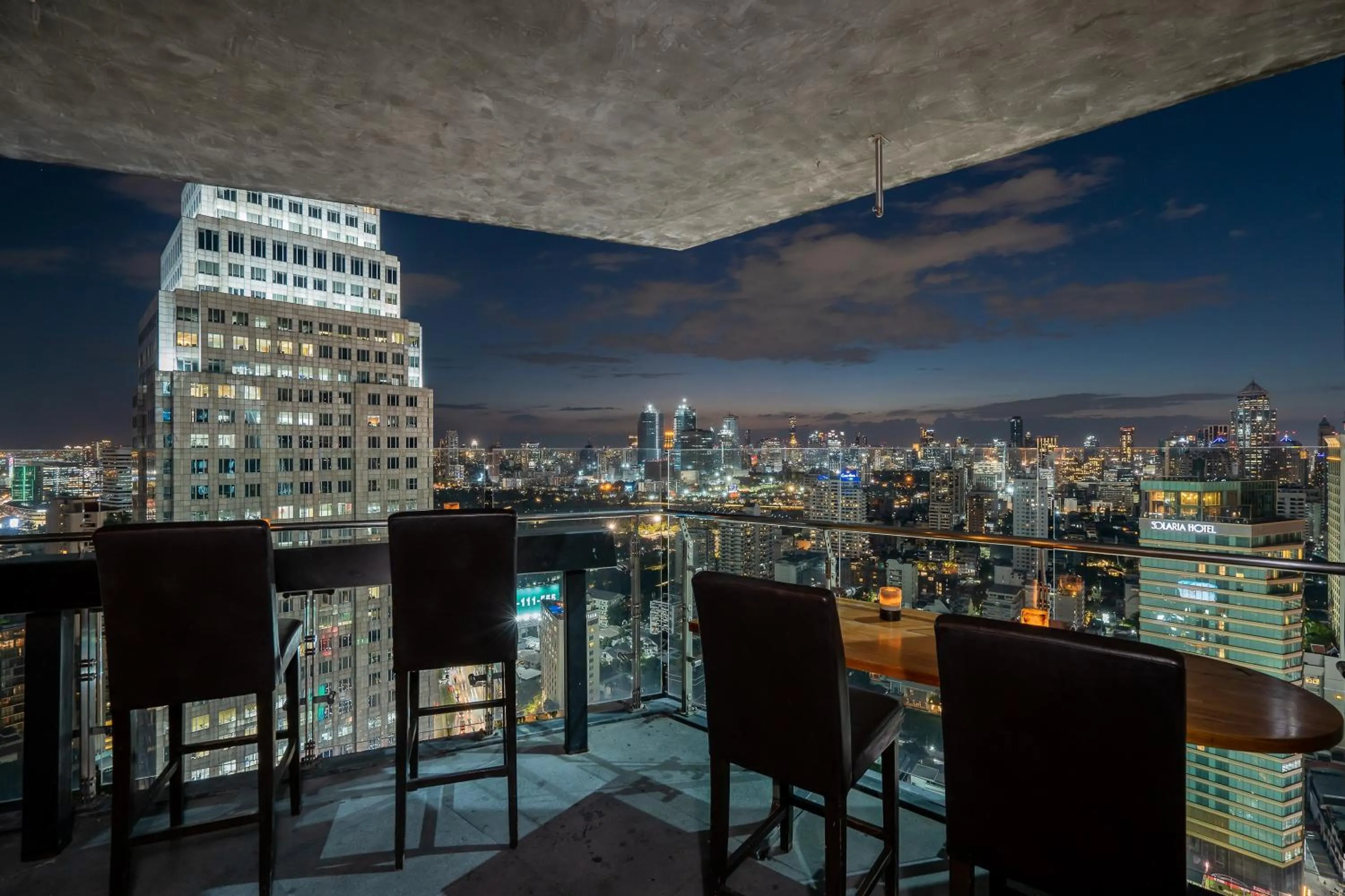 Lounge or bar in The Continent Hotel Sukhumvit - Asok BTS Bangkok