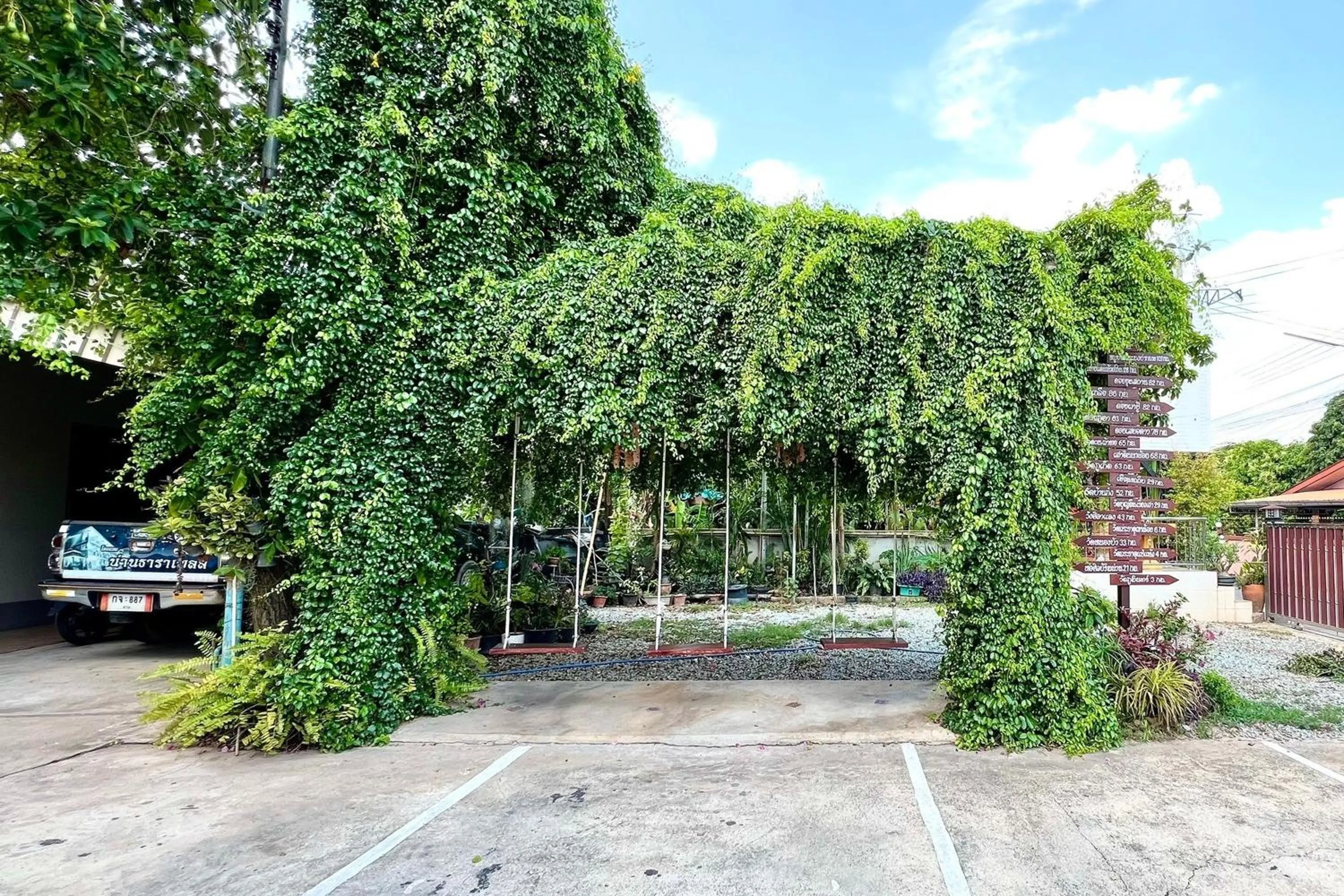 Day in Nan Thara Place