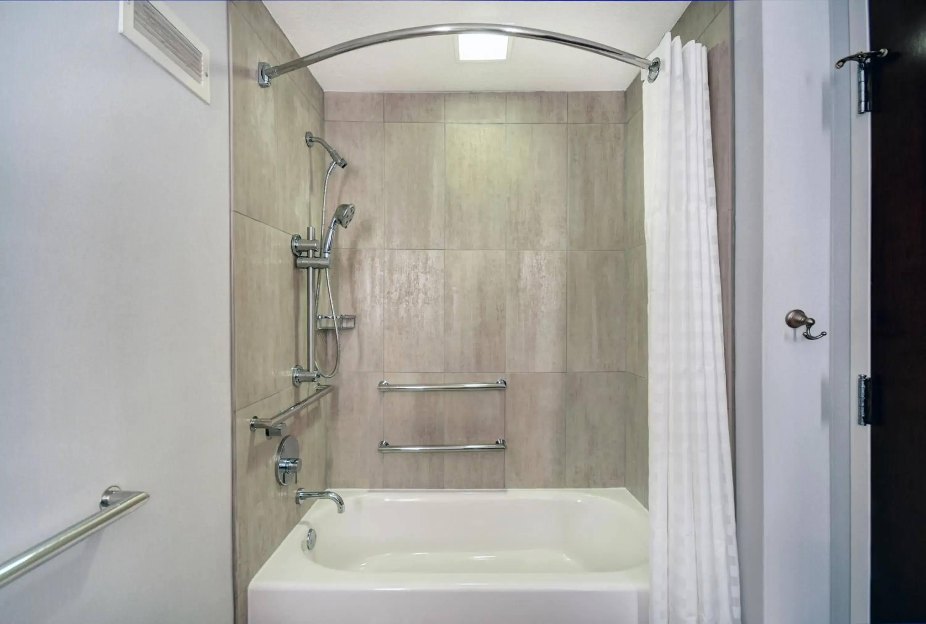 One-Bedroom King Studio Suite with Mobility Accessible Tub - Non-Smoking in Embassy Suites Charleston One-Bedroom King Studio Suite with Mobility Accessible Tub - Non-Smoking in Embassy Suites Charleston