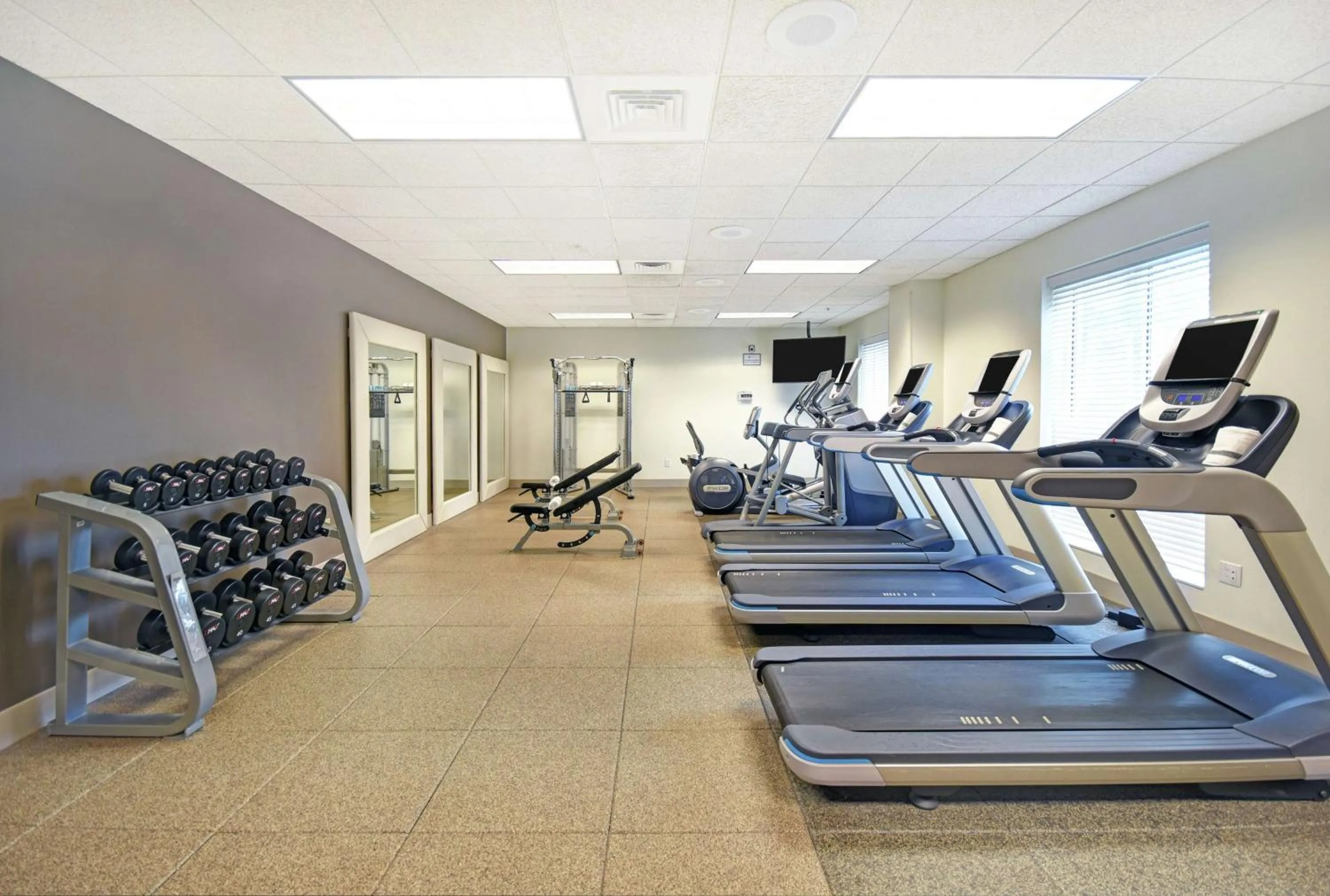 Fitness centre/facilities in Embassy Suites Charleston