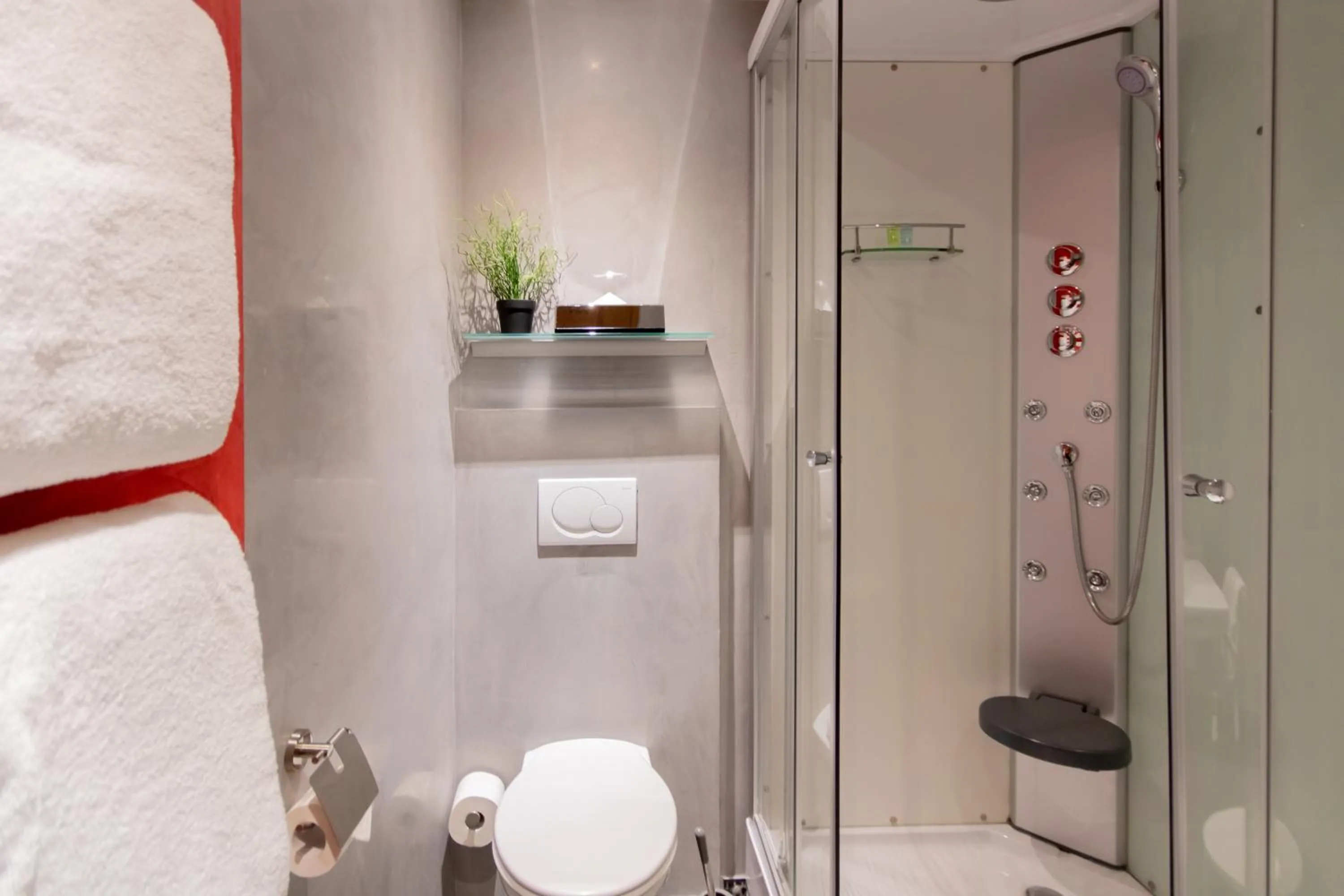 Shower in Hotel Weiler