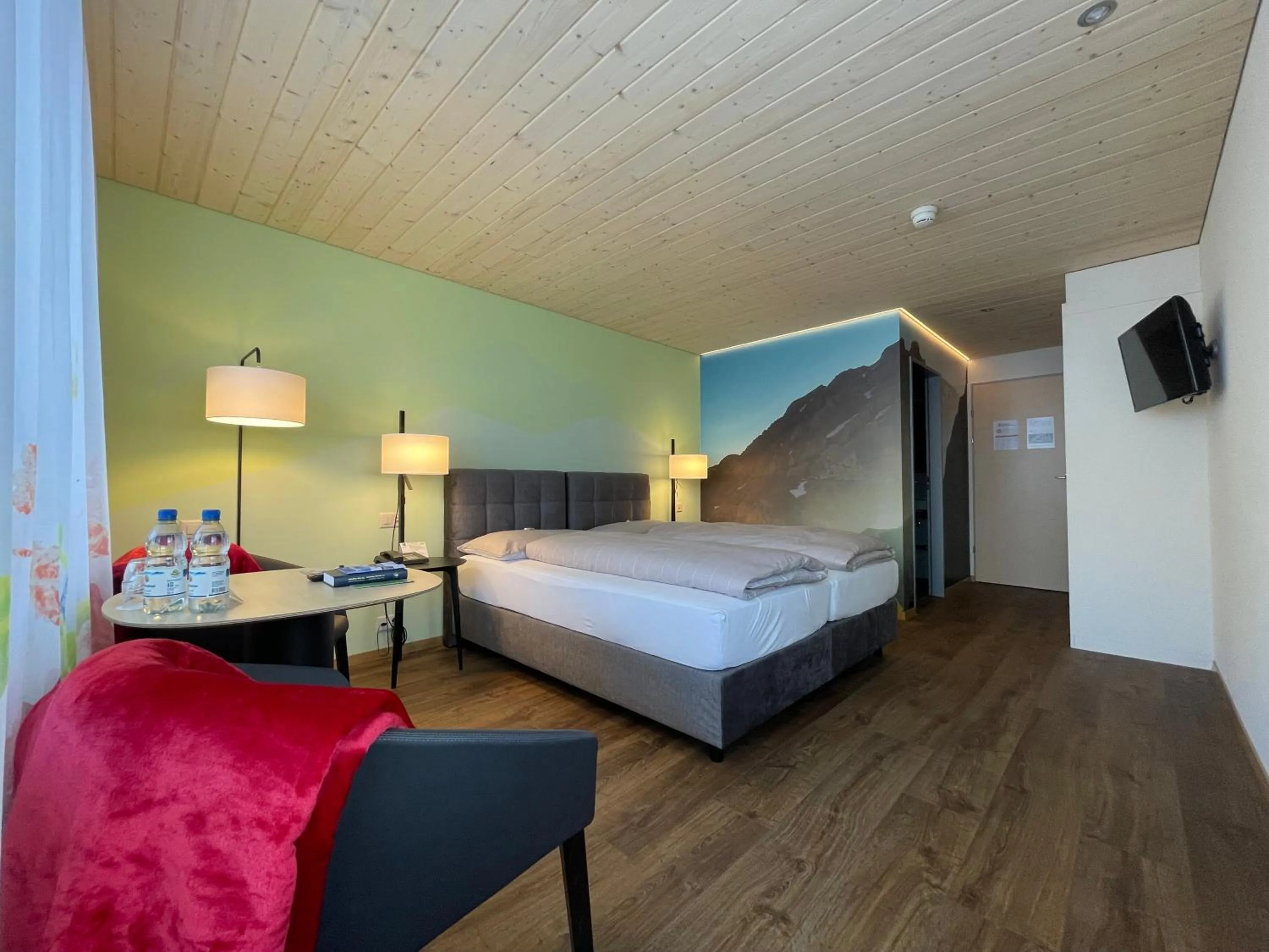 Photo of the whole room, Bed in Ferien- und Familienhotel Alpina Adelboden
