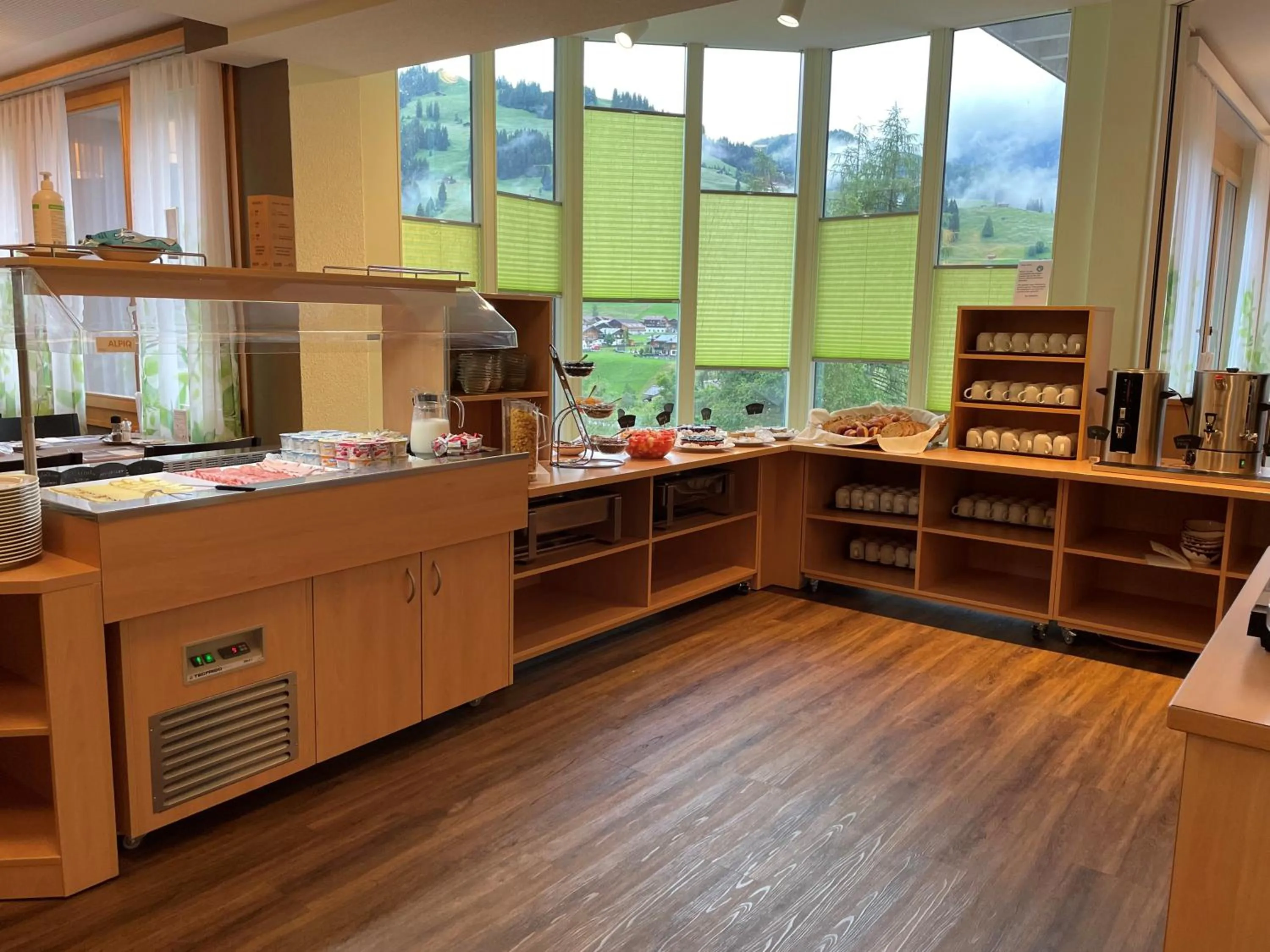 Buffet breakfast in Ferien- und Familienhotel Alpina Adelboden