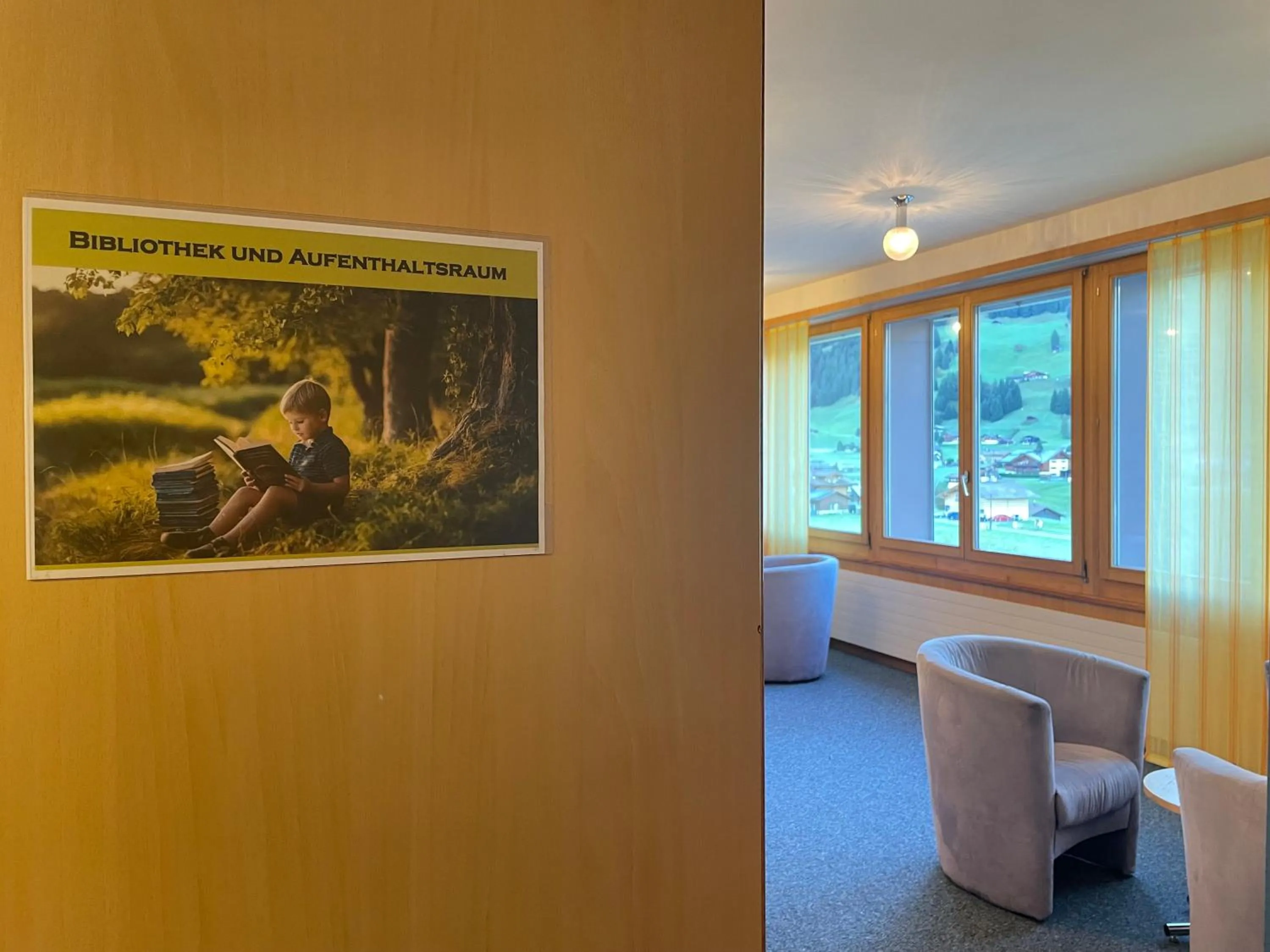 Library in Ferien- und Familienhotel Alpina Adelboden