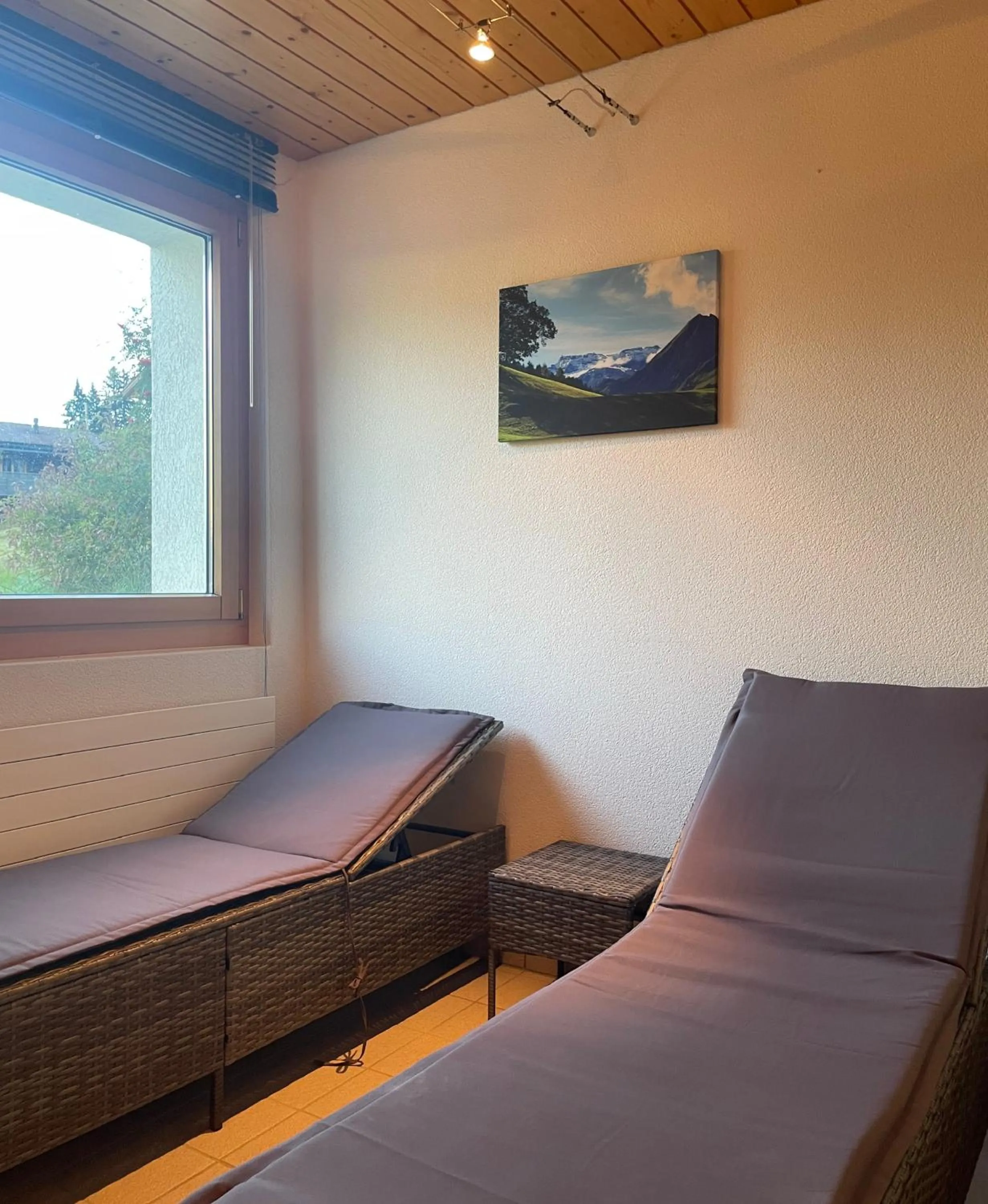 Sauna, Bed in Ferien- und Familienhotel Alpina Adelboden