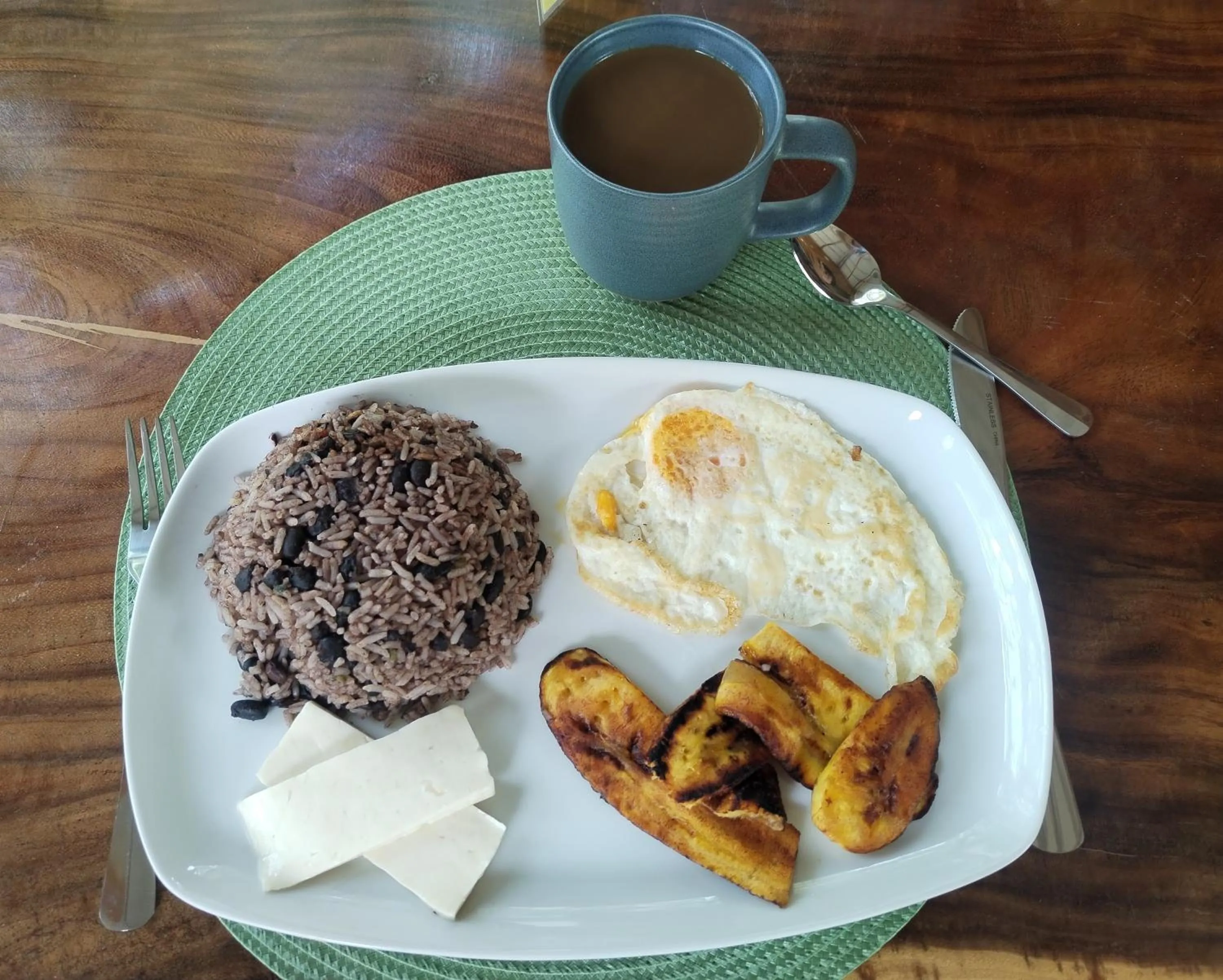 El Gecko Hotel & Tours