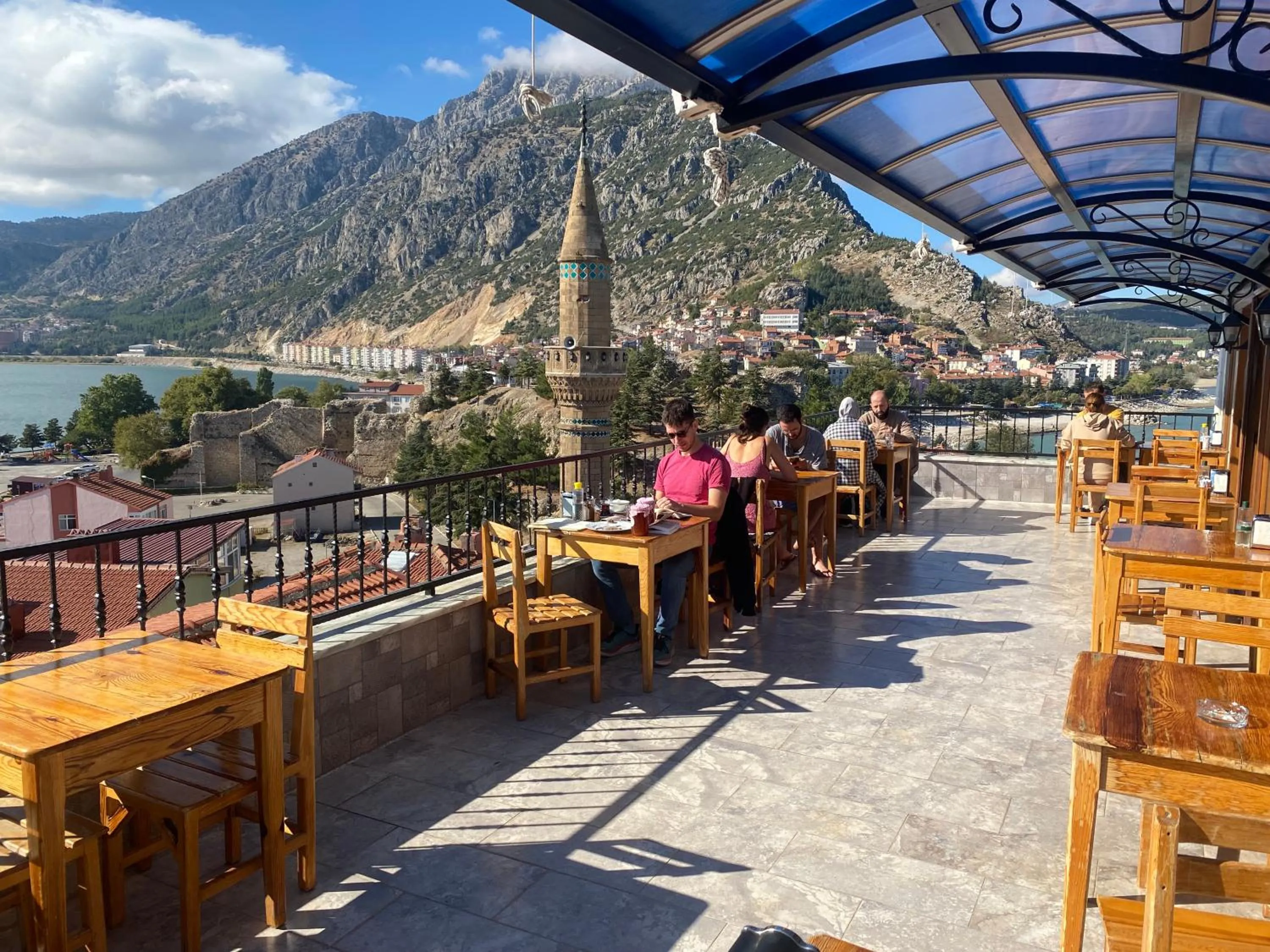 Restaurant/places to eat in Fulya Pension