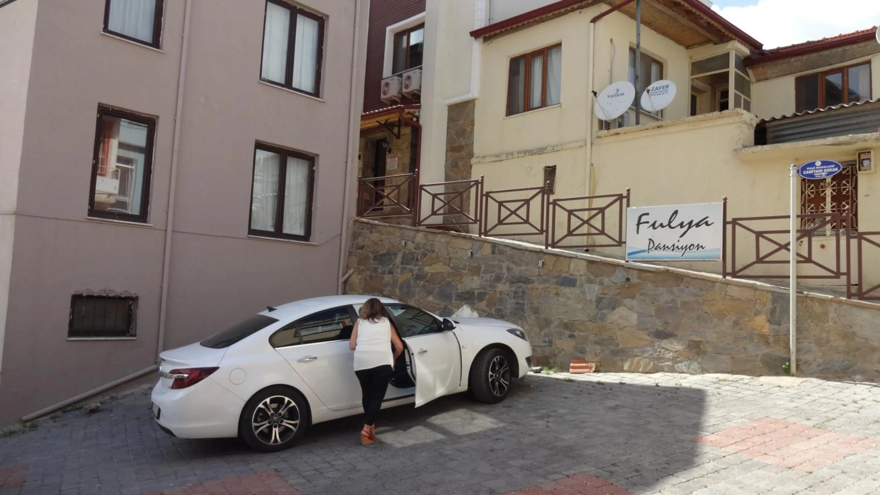Facade/entrance in Fulya Pension