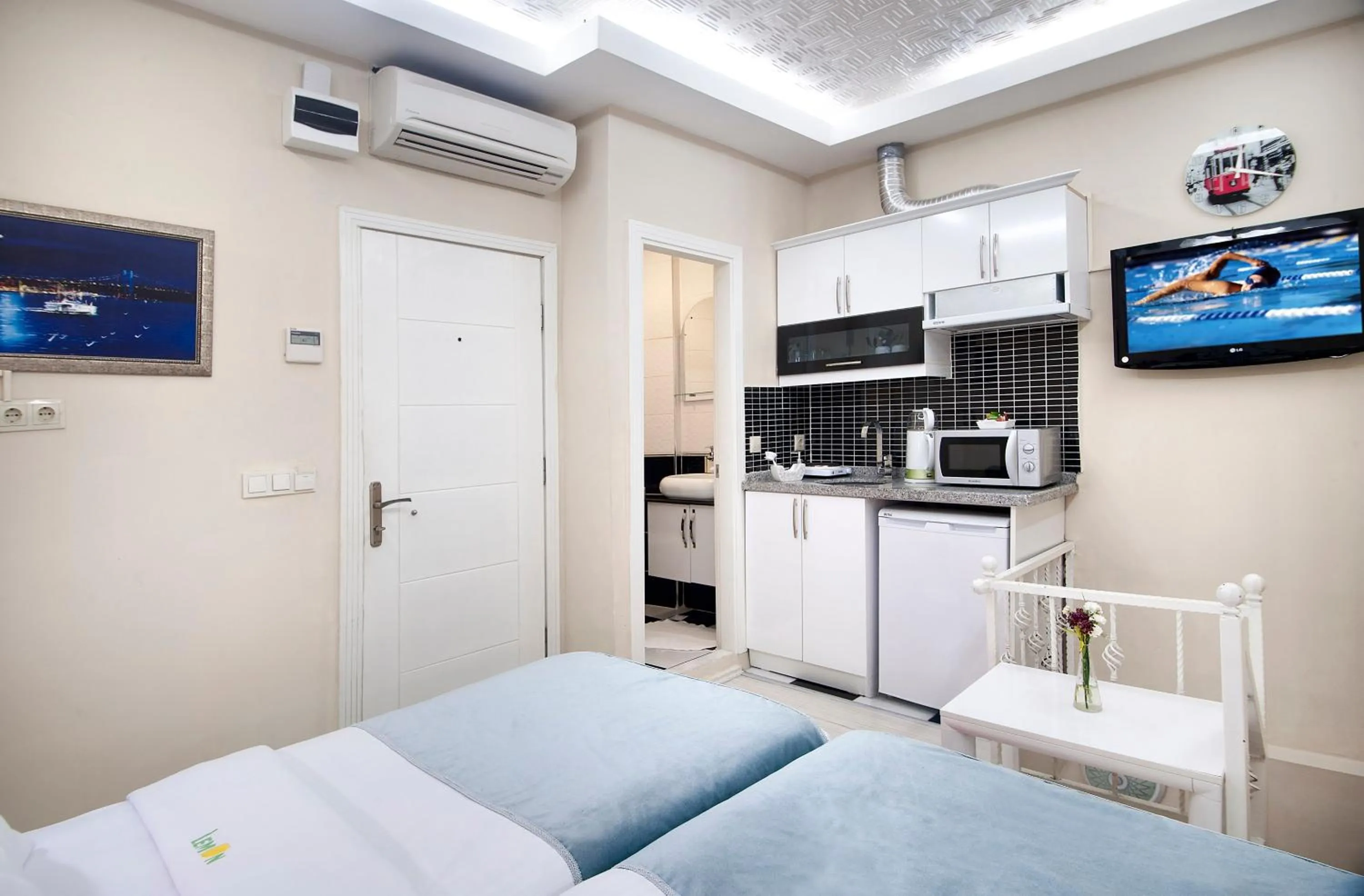 Kitchen or kitchenette, Bed in Lemon Residence