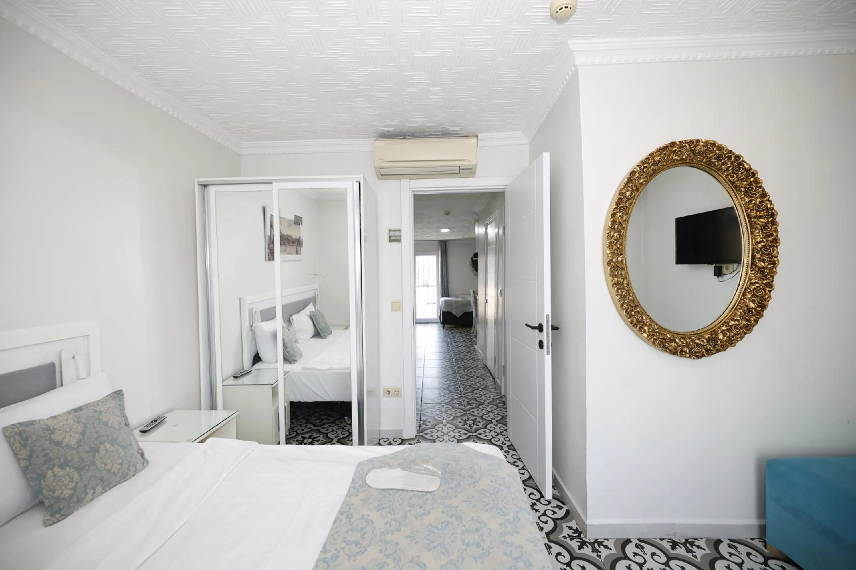 Bedroom, Bed in Lemon Residence