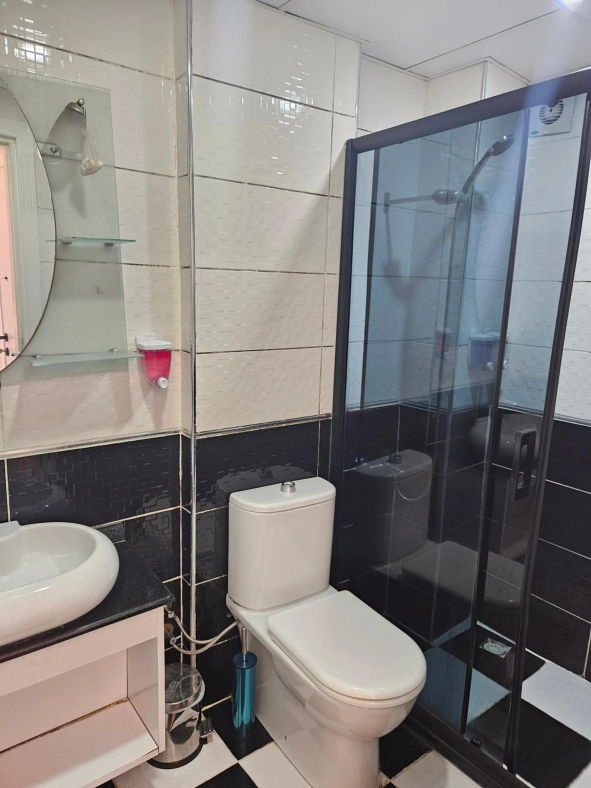 Shower in Lemon Residence